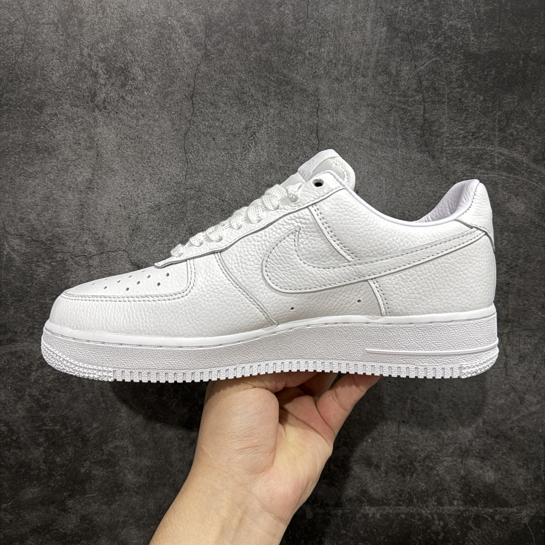 图片[2]-【S2纯原】CPFM x NK Air Force 1 Low 空军一号系列低帮 S2纯原生产线出品 经典百搭休闲运动板鞋“联名放大补丁字母”近日，A$AP Bari 在其官方社交媒体上预告了 Cactus Plant Flea Market(CPFM) 和 Nike Air Force 1 Low 的全新配色。 #此次全新推出的紫色和苔藓绿配色，保留了原始黑白版本的标志性风格，均采用皮革鞋面、尼龙鞋舌、带有反光底衬的「AIR SUNSHINE」及同色 AF1 橡胶鞋底。 货号：FQ7069-100 尺码：39 40 40.5 41 42 42.5 43 44 44.5 45 46 47.5-选品中心