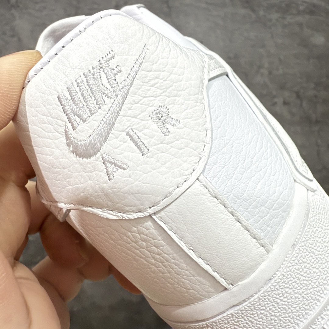 图片[2]-【S2纯原】CPFM x NK Air Force 1 Low 空军一号系列低帮 S2纯原生产线出品 经典百搭休闲运动板鞋“联名放大补丁字母”近日，A$AP Bari 在其官方社交媒体上预告了 Cactus Plant Flea Market(CPFM) 和 Nike Air Force 1 Low 的全新配色。 #此次全新推出的紫色和苔藓绿配色，保留了原始黑白版本的标志性风格，均采用皮革鞋面、尼龙鞋舌、带有反光底衬的「AIR SUNSHINE」及同色 AF1 橡胶鞋底。 货号：FQ7069-100 尺码：39 40 40.5 41 42 42.5 43 44 44.5 45 46 47.5-选品中心