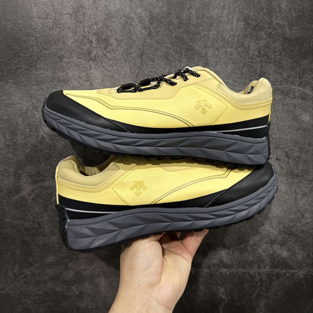 DESCENTE Terrain D Low-Top Sneakers - Comfortable, Durable, and Stylish