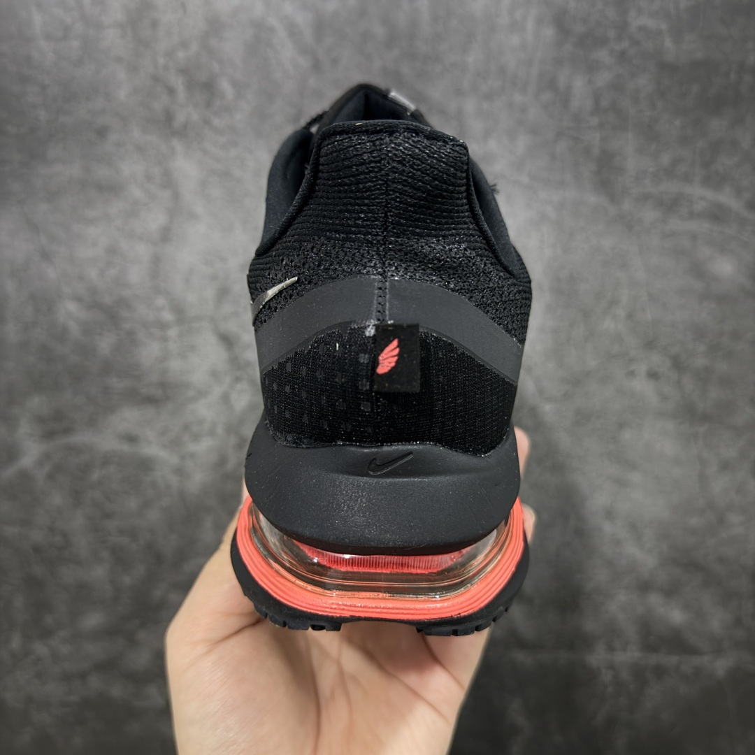 图片[4]-【S版纯原】Nike Pegasus Premium Airscape 舒适百搭减震防滑耐磨透气 低帮跑步鞋     低帮跑步鞋，黑红配色，简约又不失活力，上脚超吸睛。  它不仅颜值高，性能更是一绝！  全掌气垫科技，减震防滑超耐磨，每一步都能感受到强劲回弹，给双脚舒适支撑。  透气鞋面，跑步时双脚也能自由呼吸。    #独家原包 原底原料 开模打造  #原厂鞋标 高精密准度  #原楦原纸板开发 匹配原版98%以上  #后跟弧度 正确呈现  #原厂皮料 质感无敌  #皮料切割干净 无任何毛边 清洁度细节完美    货号：HQ2592-003    尺码：35.5 36 36.5 37.5 38 38.5 39 40 40.5 41 42 42.5 43 44 45 46.5-选品中心
