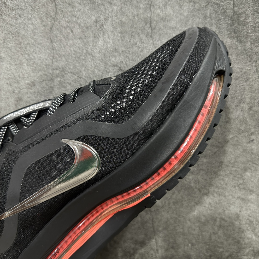 图片[6]-【S版纯原】Nike Pegasus Premium Airscape 舒适百搭减震防滑耐磨透气 低帮跑步鞋     低帮跑步鞋，黑红配色，简约又不失活力，上脚超吸睛。  它不仅颜值高，性能更是一绝！  全掌气垫科技，减震防滑超耐磨，每一步都能感受到强劲回弹，给双脚舒适支撑。  透气鞋面，跑步时双脚也能自由呼吸。    #独家原包 原底原料 开模打造  #原厂鞋标 高精密准度  #原楦原纸板开发 匹配原版98%以上  #后跟弧度 正确呈现  #原厂皮料 质感无敌  #皮料切割干净 无任何毛边 清洁度细节完美    货号：HQ2592-003    尺码：35.5 36 36.5 37.5 38 38.5 39 40 40.5 41 42 42.5 43 44 45 46.5-选品中心