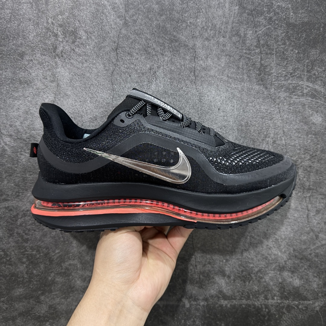 【S版纯原】Nike Pegasus Premium Airscape 舒适百搭减震防滑耐磨透气 低帮跑步鞋     低帮跑步鞋,黑红配色,简约又不失活力,上脚超吸睛。  它不仅颜值高,性能更是一绝!  全掌气垫科技,减震防滑超耐磨,每一步都能感受到强劲回弹,给双脚舒适支撑。  透气鞋面,跑步时双脚也能自由呼吸。    #独家原包 原底原料 开模打造  #原厂鞋标 高精密准度  #原楦原纸板开发 匹配原版98%以上  #后跟弧度 正确呈现  #原厂皮料 质感无敌  #皮料切割干净 无任何毛边 清洁度细节完美    货号:HQ2592-003    尺码:35.5 36 36.5 37.5 38 38.5 39 40 40.5 41 42 42.5 43 44 45 46.5-选品中心