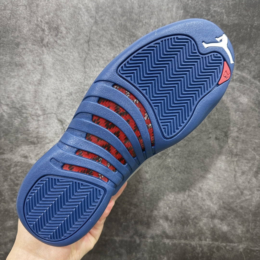 图片[9]-【XP纯原版】Air Jordan AJ12 Retro 潮流 中帮 复古篮球鞋 白蓝 法国蓝 CT8013-114 市场唯一附带GOAT授权卡 各细节正确 原楦原纸板开发 原汁原味12代鞋型 进口原厂皮料 超软荔枝皮 质感满分 原厂碳板 原装材料 原厂定制金属扣 原厂电绣 支持与公司货全方位对比 只服务于5%懂鞋的高端客户 发国外可支持各种retail商店充正寄售 尺码：40 40.5 41 42 42.5 43 44 44.5 45 45.5 46 47.5-选品中心