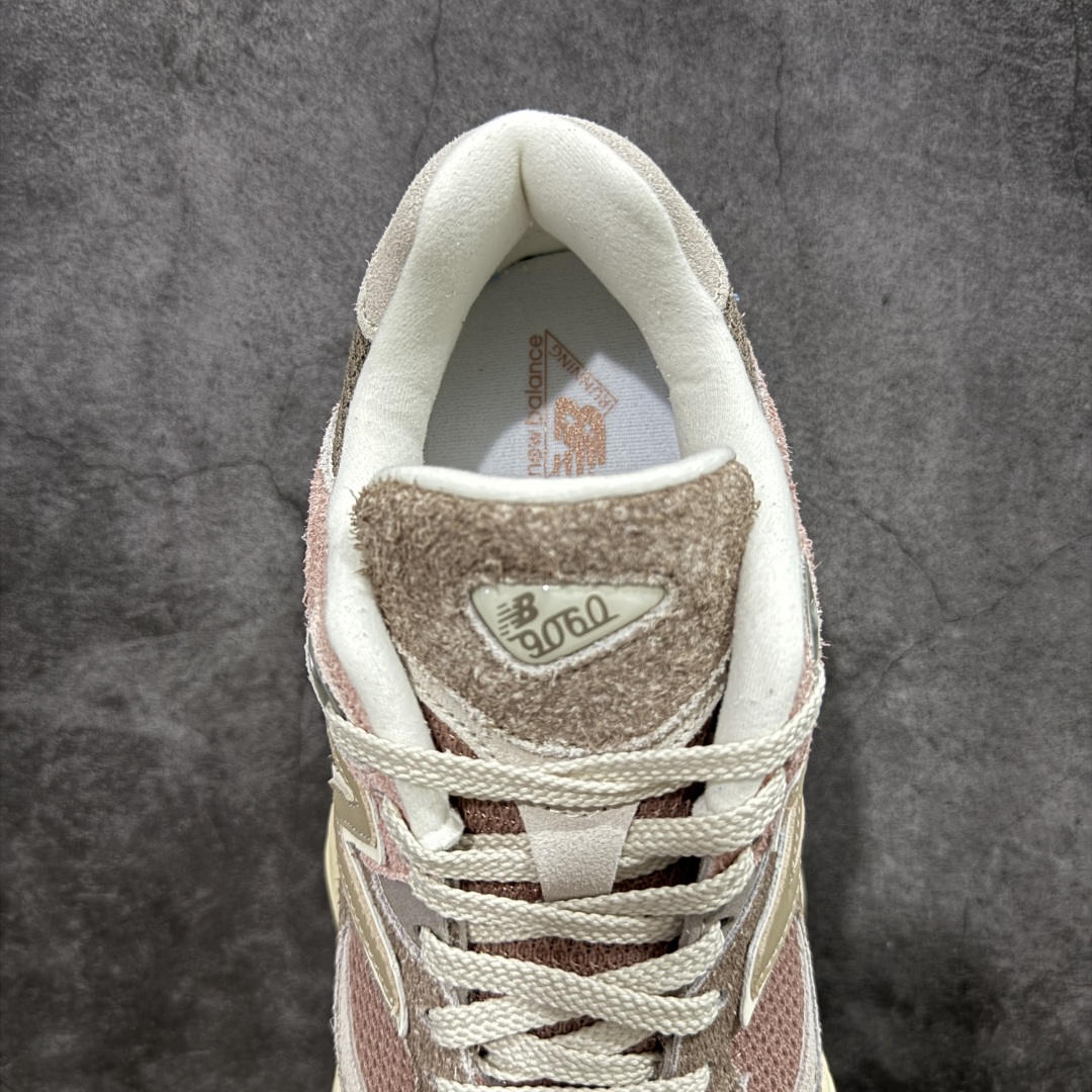 图片[8]-【纯原版】 New Balance NB9060 联名款 复古休闲运动慢跑鞋 粉棕色U9060NTB 全套原楦原纸板原厂数据开发 进口三明治网面 原装进口翻毛皮料正确绒感卡色 正确中底拉帮中底网布细节 原厂标裁 带紫光防伪 定制后跟透明水晶模块 冲裁组合 大底贴合程度胶水上色把控完美 整洁度挑战全网艺术家 多道序QC把关品质完善 匠心打造 耗时两个月开发完成 工艺极其复杂难度可想而知 新开独立私模大底 全网唯一正确六层组合大底 高端零售专供产物 尺码：36 37 37.5 38 38.5 39 40 40.5 41 42 42.5 43 44 45 46.5-选品中心