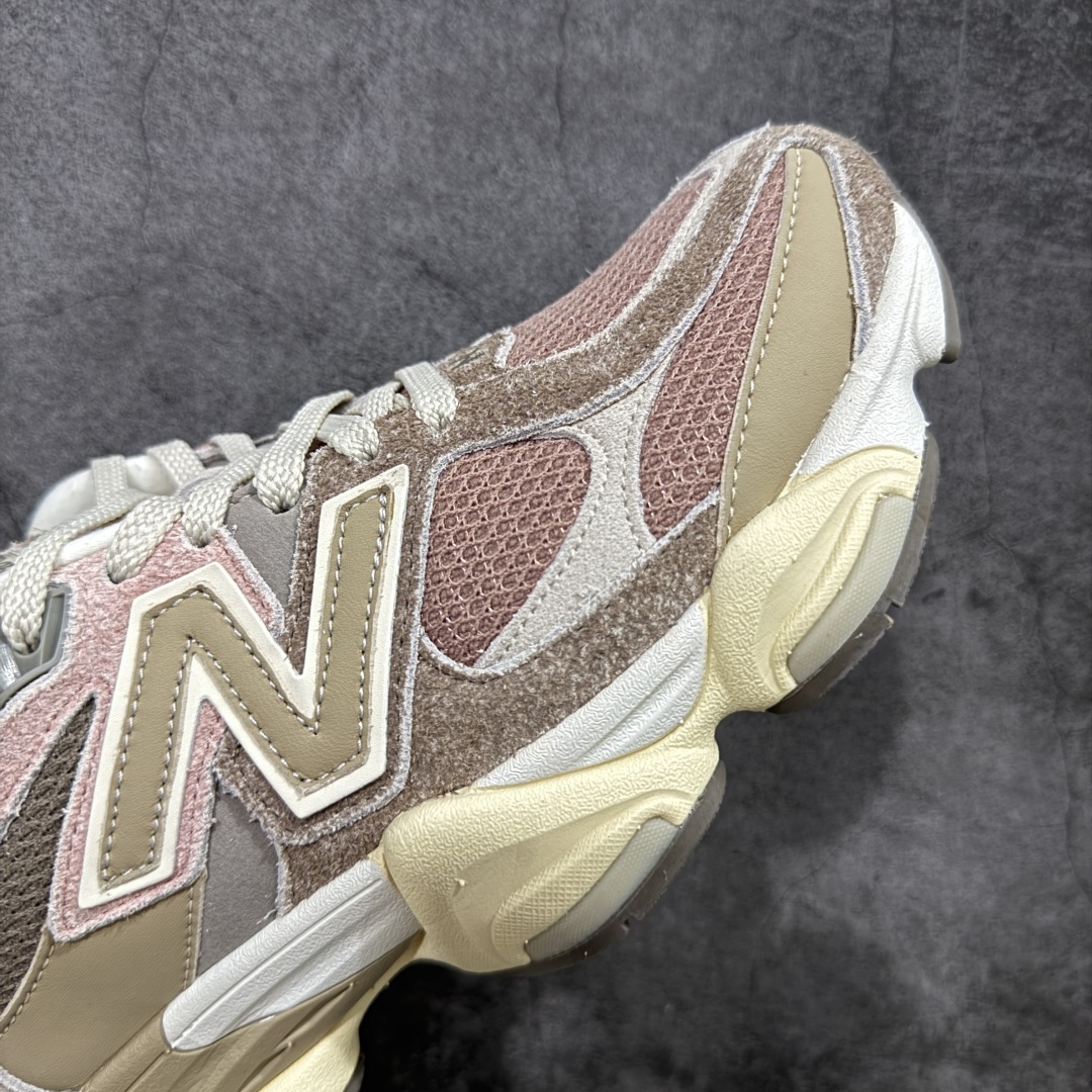 图片[6]-【纯原版】 New Balance NB9060 联名款 复古休闲运动慢跑鞋 粉棕色U9060NTB 全套原楦原纸板原厂数据开发 进口三明治网面 原装进口翻毛皮料正确绒感卡色 正确中底拉帮中底网布细节 原厂标裁 带紫光防伪 定制后跟透明水晶模块 冲裁组合 大底贴合程度胶水上色把控完美 整洁度挑战全网艺术家 多道序QC把关品质完善 匠心打造 耗时两个月开发完成 工艺极其复杂难度可想而知 新开独立私模大底 全网唯一正确六层组合大底 高端零售专供产物 尺码：36 37 37.5 38 38.5 39 40 40.5 41 42 42.5 43 44 45 46.5-选品中心