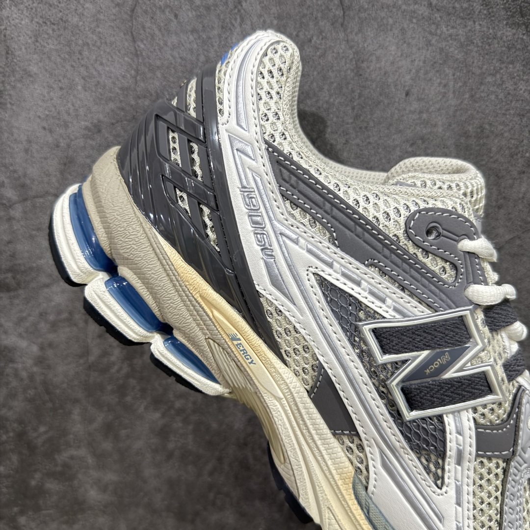 图片[7]-【纯原版】NB新百伦New Balance M1906R U1906NA 系列复古老爹风休闲运动慢跑鞋 采用轻质牛剖革拼接透气网眼衬垫织物鞋面材质#T-Beam大底提供足步弓支撑，保持步态稳定#后跟搭载外露缓震胶 鞋身整体以各种深浅不一的灰色覆盖，鞋头以淡蓝色调装饰，网眼衬垫通过不规律的色块实现做旧的美感，泛黄的鞋底更是进一步增添了复古气息。 尺码：36 37 37.5 38 38.5 39.5 40 40.5 41.5 42 42.5 43 44 45 46.5-选品中心