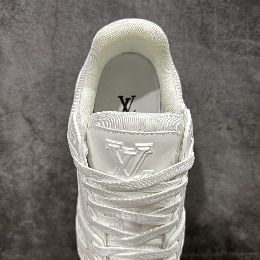 图片[8]-【顶级性价比版本】LV Trainer 纯白皮 双层飞机礼盒 中高端品质 价格超值不杀猪 非市面假特价版本 广东产 顶级品质 真材实料 不偷材料 市售数一数二的好货 放眼市场同价格绝对找不到比他更好的货⚠️ 工厂长期补货 价格优势供应 所有配色均原版购入开发打造 正确原版 超高还原度 空胶工艺 各细节到位 鞋面为细柔小牛皮 厚实织物鞋带正确扣子配件 正确牛仔布料无色差 图案对版对位 白色软质荔枝皮 老花压印到位 细节 版型全都没毛病 正确鞋垫 中高端零售 杀猪这个版本没毛病 品质见实拍 无需过多文案赘述！ 尺码： 39 40 41 42 43 44 45 46-选品中心