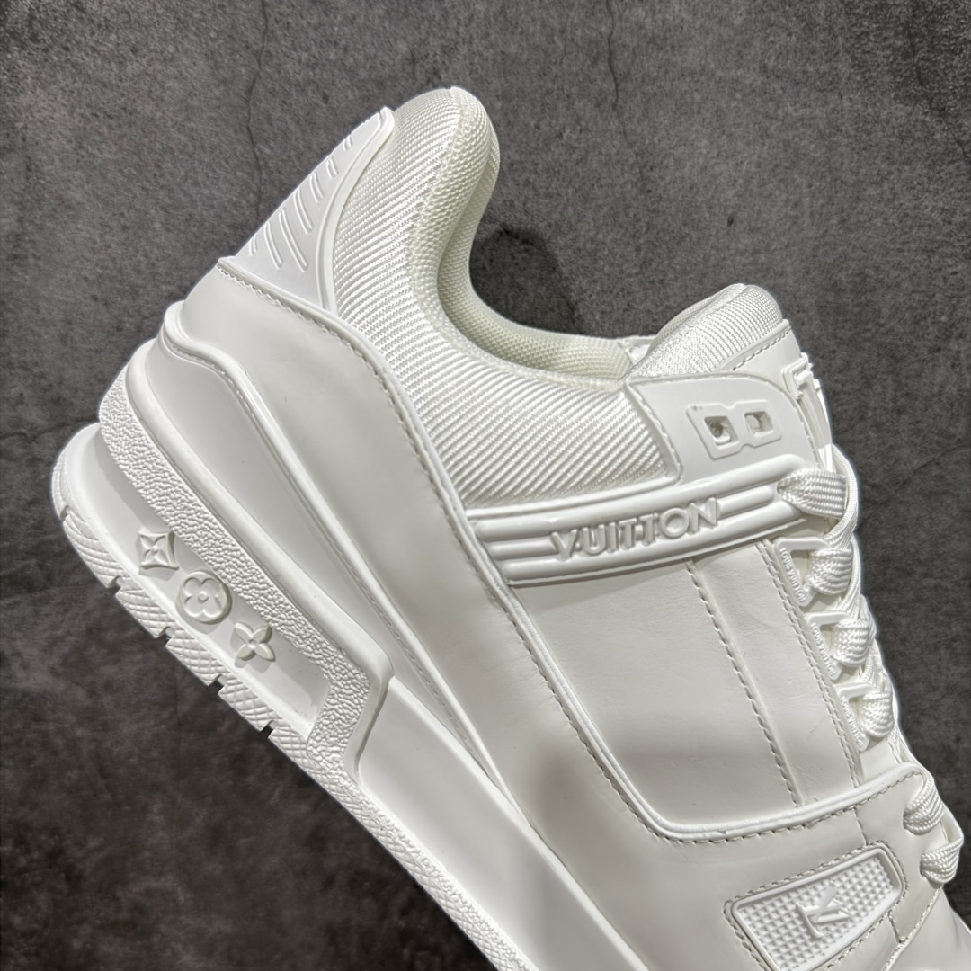 图片[7]-【顶级性价比版本】LV Trainer 纯白皮 双层飞机礼盒 中高端品质 价格超值不杀猪 非市面假特价版本 广东产 顶级品质 真材实料 不偷材料 市售数一数二的好货 放眼市场同价格绝对找不到比他更好的货⚠️ 工厂长期补货 价格优势供应 所有配色均原版购入开发打造 正确原版 超高还原度 空胶工艺 各细节到位 鞋面为细柔小牛皮 厚实织物鞋带正确扣子配件 正确牛仔布料无色差 图案对版对位 白色软质荔枝皮 老花压印到位 细节 版型全都没毛病 正确鞋垫 中高端零售 杀猪这个版本没毛病 品质见实拍 无需过多文案赘述！ 尺码： 39 40 41 42 43 44 45 46-选品中心