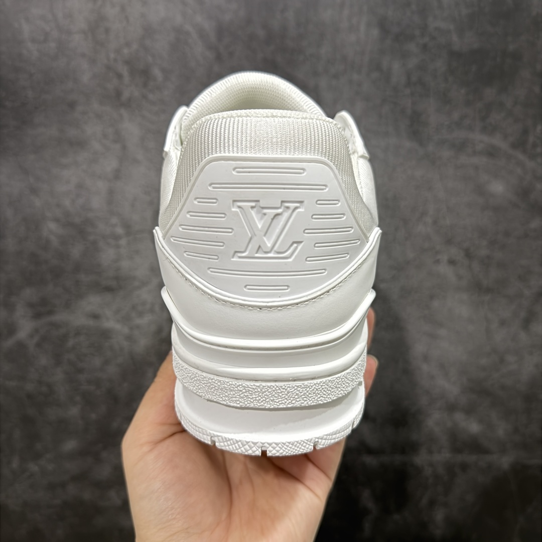 图片[4]-【顶级性价比版本】LV Trainer 纯白皮 双层飞机礼盒 中高端品质 价格超值不杀猪 非市面假特价版本 广东产 顶级品质 真材实料 不偷材料 市售数一数二的好货 放眼市场同价格绝对找不到比他更好的货⚠️ 工厂长期补货 价格优势供应 所有配色均原版购入开发打造 正确原版 超高还原度 空胶工艺 各细节到位 鞋面为细柔小牛皮 厚实织物鞋带正确扣子配件 正确牛仔布料无色差 图案对版对位 白色软质荔枝皮 老花压印到位 细节 版型全都没毛病 正确鞋垫 中高端零售 杀猪这个版本没毛病 品质见实拍 无需过多文案赘述！ 尺码： 39 40 41 42 43 44 45 46-选品中心