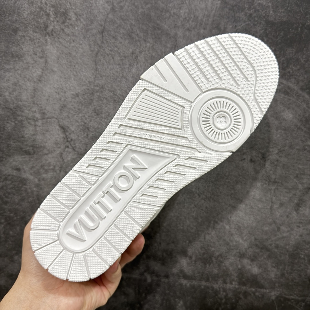 图片[9]-【顶级性价比版本】LV Trainer 纯白皮 双层飞机礼盒 中高端品质 价格超值不杀猪 非市面假特价版本 广东产 顶级品质 真材实料 不偷材料 市售数一数二的好货 放眼市场同价格绝对找不到比他更好的货⚠️ 工厂长期补货 价格优势供应 所有配色均原版购入开发打造 正确原版 超高还原度 空胶工艺 各细节到位 鞋面为细柔小牛皮 厚实织物鞋带正确扣子配件 正确牛仔布料无色差 图案对版对位 白色软质荔枝皮 老花压印到位 细节 版型全都没毛病 正确鞋垫 中高端零售 杀猪这个版本没毛病 品质见实拍 无需过多文案赘述！ 尺码： 39 40 41 42 43 44 45 46-选品中心