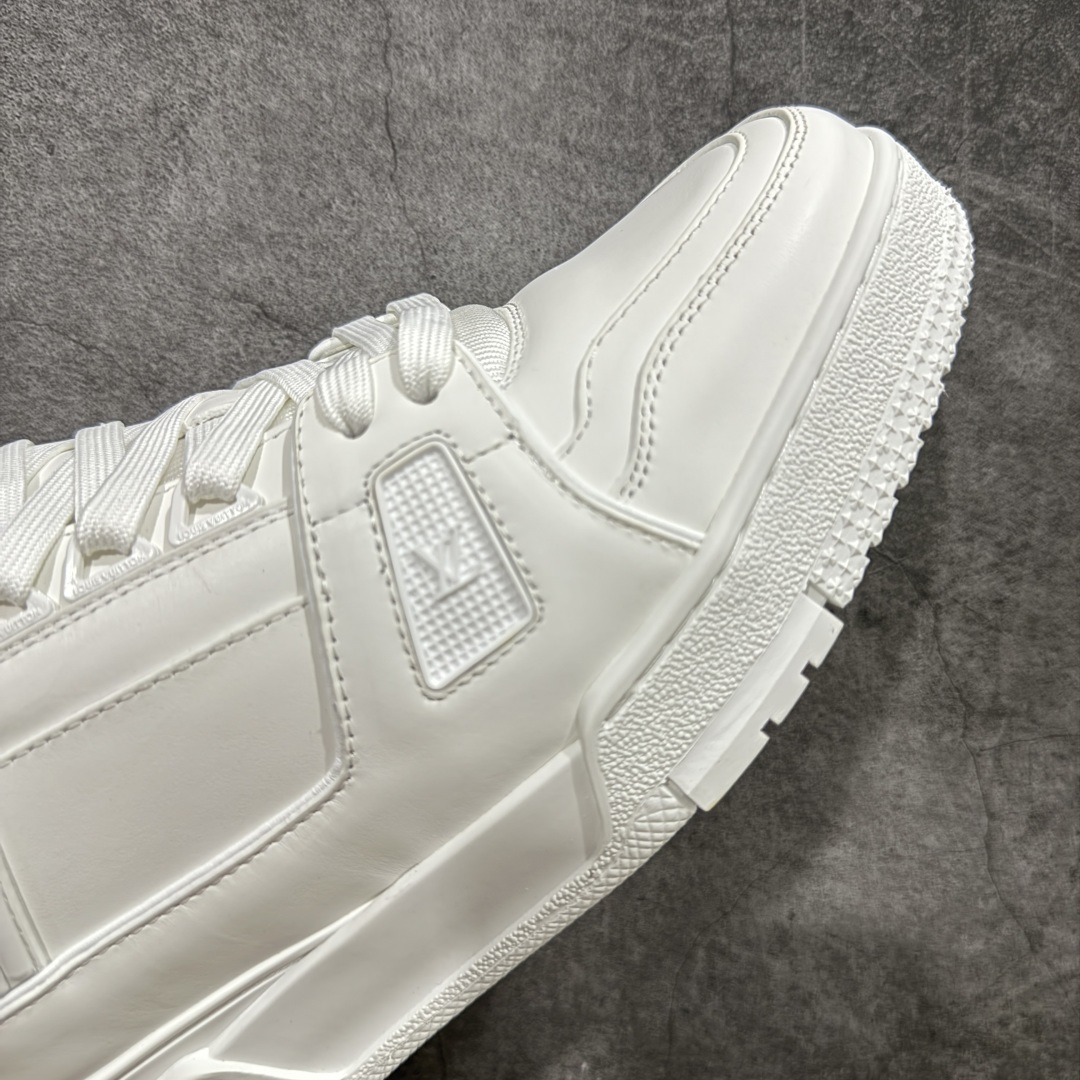 图片[6]-【顶级性价比版本】LV Trainer 纯白皮 双层飞机礼盒 中高端品质 价格超值不杀猪 非市面假特价版本 广东产 顶级品质 真材实料 不偷材料 市售数一数二的好货 放眼市场同价格绝对找不到比他更好的货⚠️ 工厂长期补货 价格优势供应 所有配色均原版购入开发打造 正确原版 超高还原度 空胶工艺 各细节到位 鞋面为细柔小牛皮 厚实织物鞋带正确扣子配件 正确牛仔布料无色差 图案对版对位 白色软质荔枝皮 老花压印到位 细节 版型全都没毛病 正确鞋垫 中高端零售 杀猪这个版本没毛病 品质见实拍 无需过多文案赘述！ 尺码： 39 40 41 42 43 44 45 46-选品中心