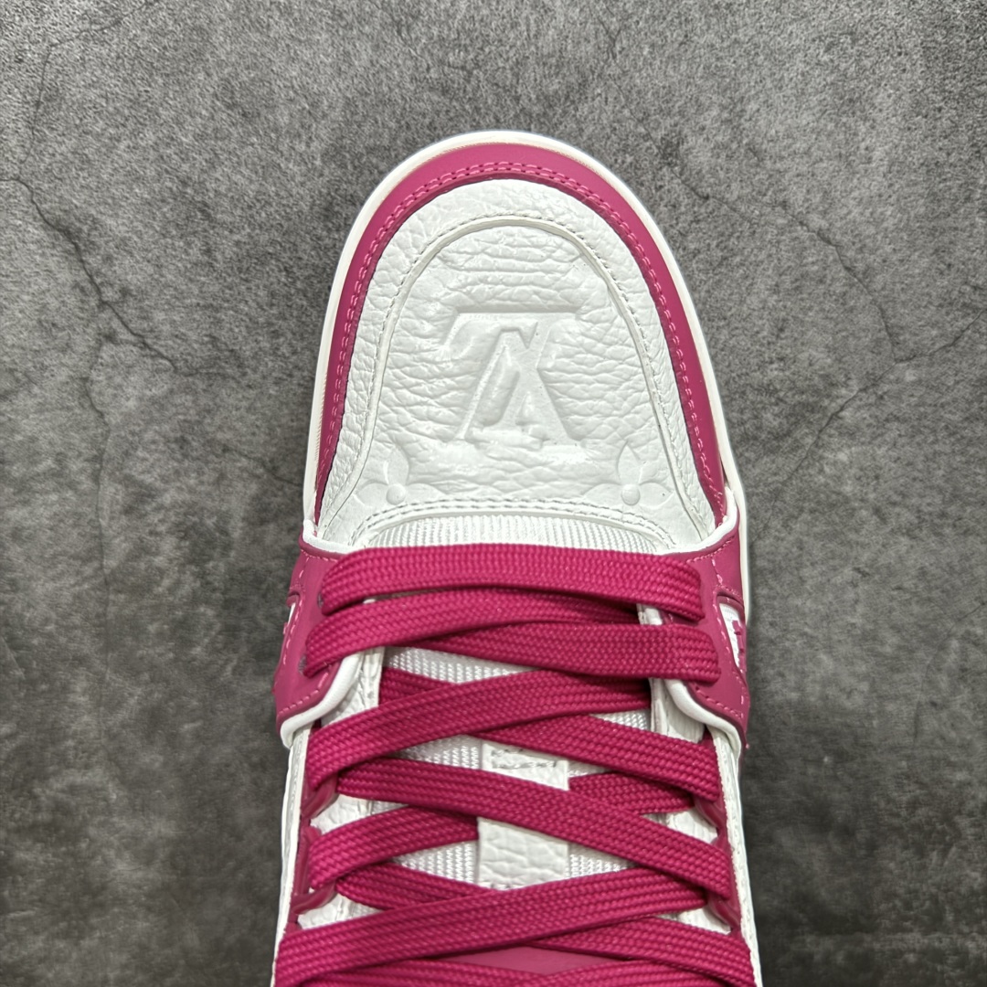 图片[5]-【顶级性价比版本】LV Trainer 紫红白色 双层飞机礼盒 中高端品质 价格超值不杀猪 非市面假特价版本 广东产 顶级品质 真材实料 不偷材料 市售数一数二的好货 放眼市场同价格绝对找不到比他更好的货⚠️ 工厂长期补货 价格优势供应 所有配色均原版购入开发打造 正确原版 超高还原度 空胶工艺 各细节到位 鞋面为细柔小牛皮 厚实织物鞋带正确扣子配件 正确牛仔布料无色差 图案对版对位 白色软质荔枝皮 老花压印到位 细节 版型全都没毛病 正确鞋垫 中高端零售 杀猪这个版本没毛病 品质见实拍 无需过多文案赘述！ 尺码：35 36 37 38 39-选品中心