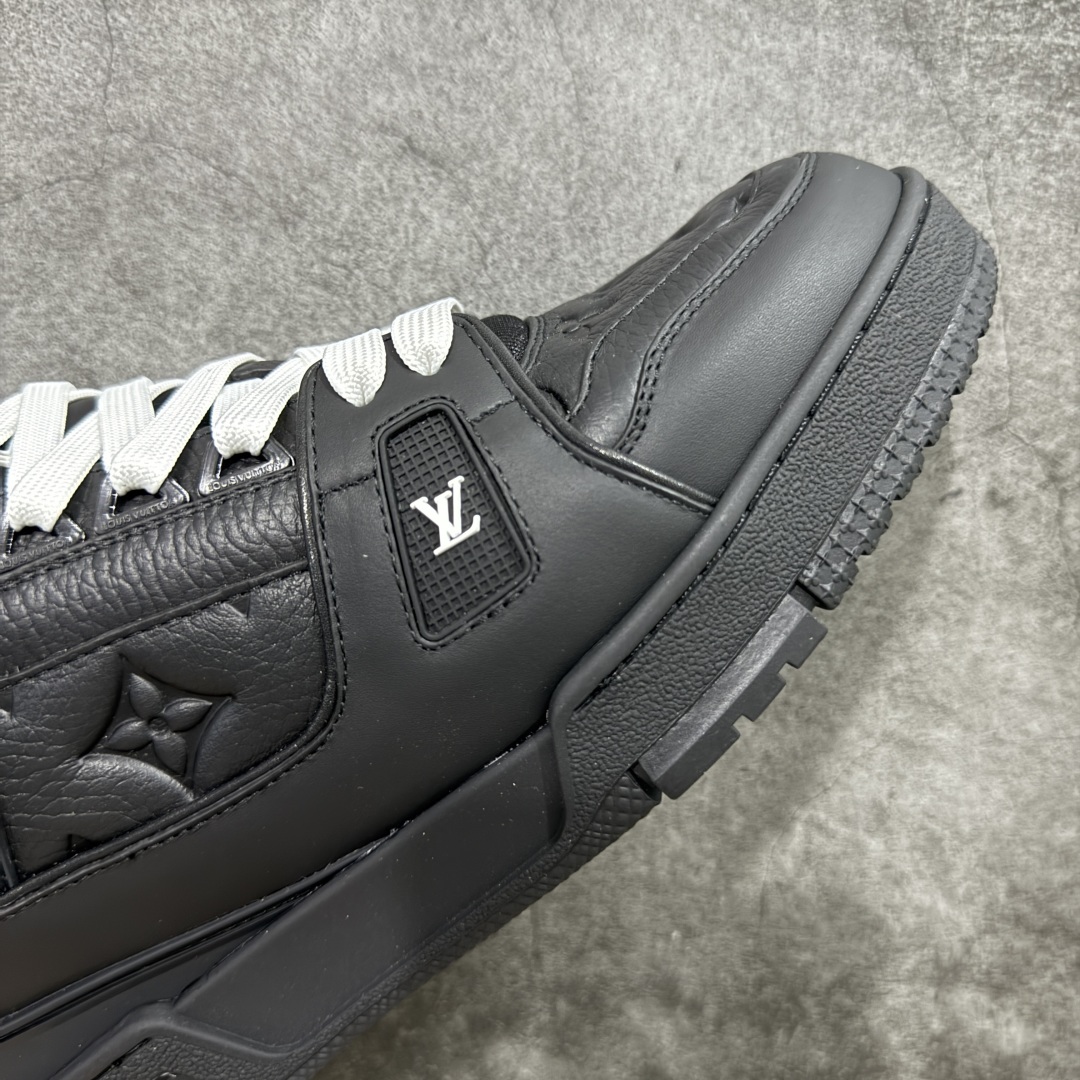 图片[6]-【顶级性价比版本】LV Trainer 黑皮压花 双层飞机礼盒 中高端品质 价格超值不杀猪 非市面假特价版本 广东产 顶级品质 真材实料 不偷材料 市售数一数二的好货 放眼市场同价格绝对找不到比他更好的货⚠️ 工厂长期补货 价格优势供应 所有配色均原版购入开发打造 正确原版 超高还原度 空胶工艺 各细节到位 鞋面为细柔小牛皮 厚实织物鞋带正确扣子配件 正确牛仔布料无色差 图案对版对位 白色软质荔枝皮 老花压印到位 细节 版型全都没毛病 正确鞋垫 中高端零售 杀猪这个版本没毛病 品质见实拍 无需过多文案赘述！ 尺码： 35-45-选品中心