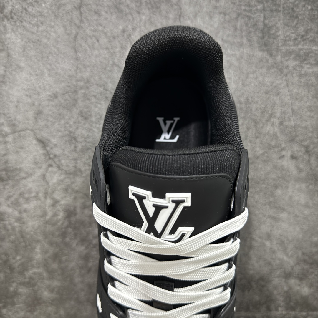 图片[8]-【顶级性价比版本】LV Trainer 黑皮压花 双层飞机礼盒 中高端品质 价格超值不杀猪 非市面假特价版本 广东产 顶级品质 真材实料 不偷材料 市售数一数二的好货 放眼市场同价格绝对找不到比他更好的货⚠️ 工厂长期补货 价格优势供应 所有配色均原版购入开发打造 正确原版 超高还原度 空胶工艺 各细节到位 鞋面为细柔小牛皮 厚实织物鞋带正确扣子配件 正确牛仔布料无色差 图案对版对位 白色软质荔枝皮 老花压印到位 细节 版型全都没毛病 正确鞋垫 中高端零售 杀猪这个版本没毛病 品质见实拍 无需过多文案赘述！ 尺码： 35-45-选品中心