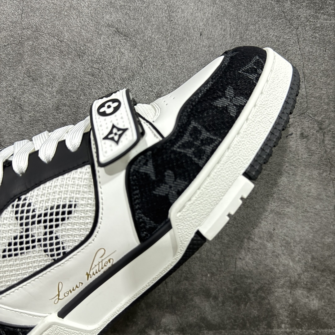 图片[6]-【顶级性价比版本】LV Trainer 黑白牛仔魔术贴 双层飞机礼盒 中高端品质 价格超值不杀猪 非市面假特价版本 广东产 顶级品质 真材实料 不偷材料 市售数一数二的好货 放眼市场同价格绝对找不到比他更好的货⚠️ 工厂长期补货 价格优势供应 所有配色均原版购入开发打造 正确原版 超高还原度 空胶工艺 各细节到位 鞋面为细柔小牛皮 厚实织物鞋带正确扣子配件 正确牛仔布料无色差 图案对版对位 白色软质荔枝皮 老花压印到位 细节 版型全都没毛病 正确鞋垫 中高端零售 杀猪这个版本没毛病 品质见实拍 无需过多文案赘述！ 尺码： 39-45-选品中心