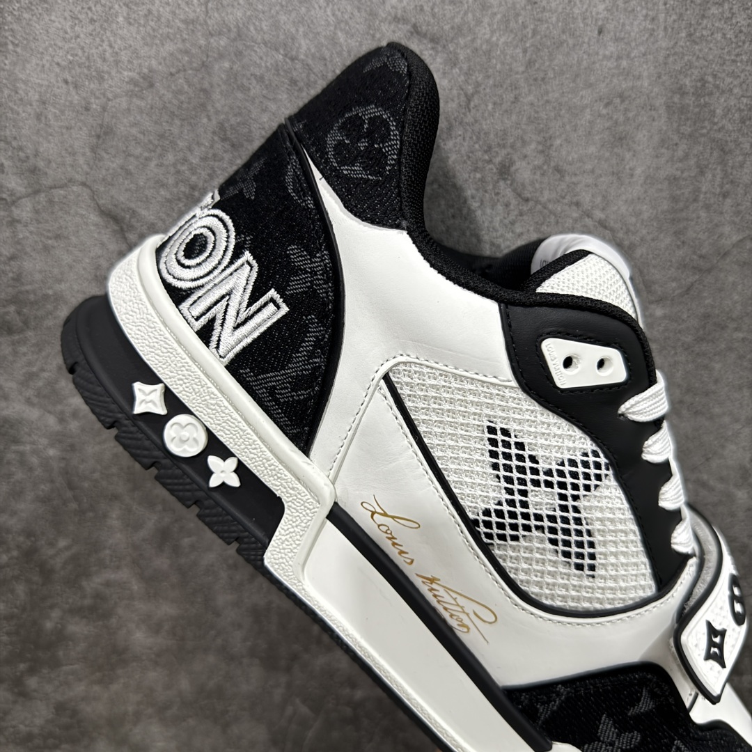 图片[7]-【顶级性价比版本】LV Trainer 黑白牛仔魔术贴 双层飞机礼盒 中高端品质 价格超值不杀猪 非市面假特价版本 广东产 顶级品质 真材实料 不偷材料 市售数一数二的好货 放眼市场同价格绝对找不到比他更好的货⚠️ 工厂长期补货 价格优势供应 所有配色均原版购入开发打造 正确原版 超高还原度 空胶工艺 各细节到位 鞋面为细柔小牛皮 厚实织物鞋带正确扣子配件 正确牛仔布料无色差 图案对版对位 白色软质荔枝皮 老花压印到位 细节 版型全都没毛病 正确鞋垫 中高端零售 杀猪这个版本没毛病 品质见实拍 无需过多文案赘述！ 尺码： 39-45-选品中心