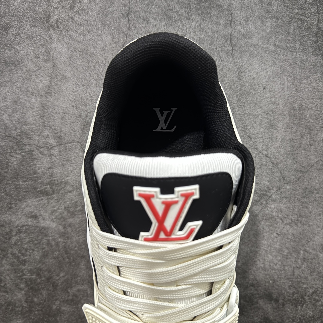 图片[8]-【顶级性价比版本】LV Trainer 白黑皮魔术贴 双层飞机礼盒 中高端品质 价格超值不杀猪 非市面假特价版本 广东产 顶级品质 真材实料 不偷材料 市售数一数二的好货 放眼市场同价格绝对找不到比他更好的货⚠️ 工厂长期补货 价格优势供应 所有配色均原版购入开发打造 正确原版 超高还原度 空胶工艺 各细节到位 鞋面为细柔小牛皮 厚实织物鞋带正确扣子配件 正确牛仔布料无色差 图案对版对位 白色软质荔枝皮 老花压印到位 细节 版型全都没毛病 正确鞋垫 中高端零售 杀猪这个版本没毛病 品质见实拍 无需过多文案赘述！ 尺码： 39-45-选品中心