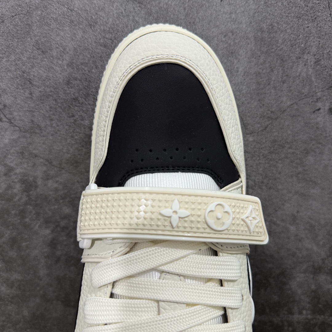 图片[5]-【顶级性价比版本】LV Trainer 白黑皮魔术贴 双层飞机礼盒 中高端品质 价格超值不杀猪 非市面假特价版本 广东产 顶级品质 真材实料 不偷材料 市售数一数二的好货 放眼市场同价格绝对找不到比他更好的货⚠️ 工厂长期补货 价格优势供应 所有配色均原版购入开发打造 正确原版 超高还原度 空胶工艺 各细节到位 鞋面为细柔小牛皮 厚实织物鞋带正确扣子配件 正确牛仔布料无色差 图案对版对位 白色软质荔枝皮 老花压印到位 细节 版型全都没毛病 正确鞋垫 中高端零售 杀猪这个版本没毛病 品质见实拍 无需过多文案赘述！ 尺码： 39-45-选品中心