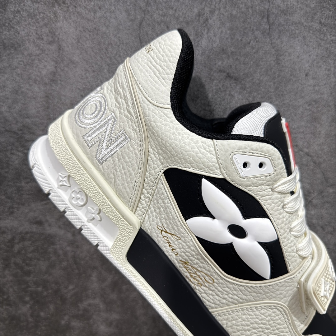 图片[7]-【顶级性价比版本】LV Trainer 白黑皮魔术贴 双层飞机礼盒 中高端品质 价格超值不杀猪 非市面假特价版本 广东产 顶级品质 真材实料 不偷材料 市售数一数二的好货 放眼市场同价格绝对找不到比他更好的货⚠️ 工厂长期补货 价格优势供应 所有配色均原版购入开发打造 正确原版 超高还原度 空胶工艺 各细节到位 鞋面为细柔小牛皮 厚实织物鞋带正确扣子配件 正确牛仔布料无色差 图案对版对位 白色软质荔枝皮 老花压印到位 细节 版型全都没毛病 正确鞋垫 中高端零售 杀猪这个版本没毛病 品质见实拍 无需过多文案赘述！ 尺码： 39-45-选品中心