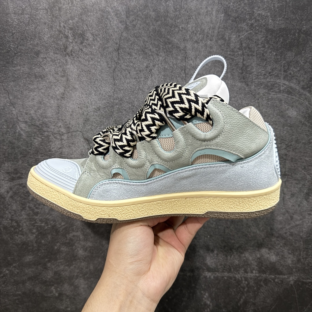 图片[2]-【X1莞产顶级】 原版一比一开发 高订制版全网独家 市售顶级版本 外贸鬼佬指令订单最大到47 Lanvin Curb Sneakers 浪凡面包鞋 基础款经典色东莞纯原 高端定制版 LANVIN浪凡三代 最新走秀款Curb系列 休闲运动面包鞋 官网一出热度火爆整个全球 各大网红也疯狂上脚 原版一比一开模重工艺制作 全鞋身采用东莞代工厂进口牛皮/环保牛反绒 进口电脑针车 数控针距精准无差 鞋头面冲孔整齐利落 金钢网织物 随机3D电喷泼墨 原磨具私模双色TPU大底 内里柔软透气太空棉面料 原版一致定制鞋带 全套原版一致包装。 尺码：35 36 37 38 39 40 41 42 43 44 45 46 47-选品中心