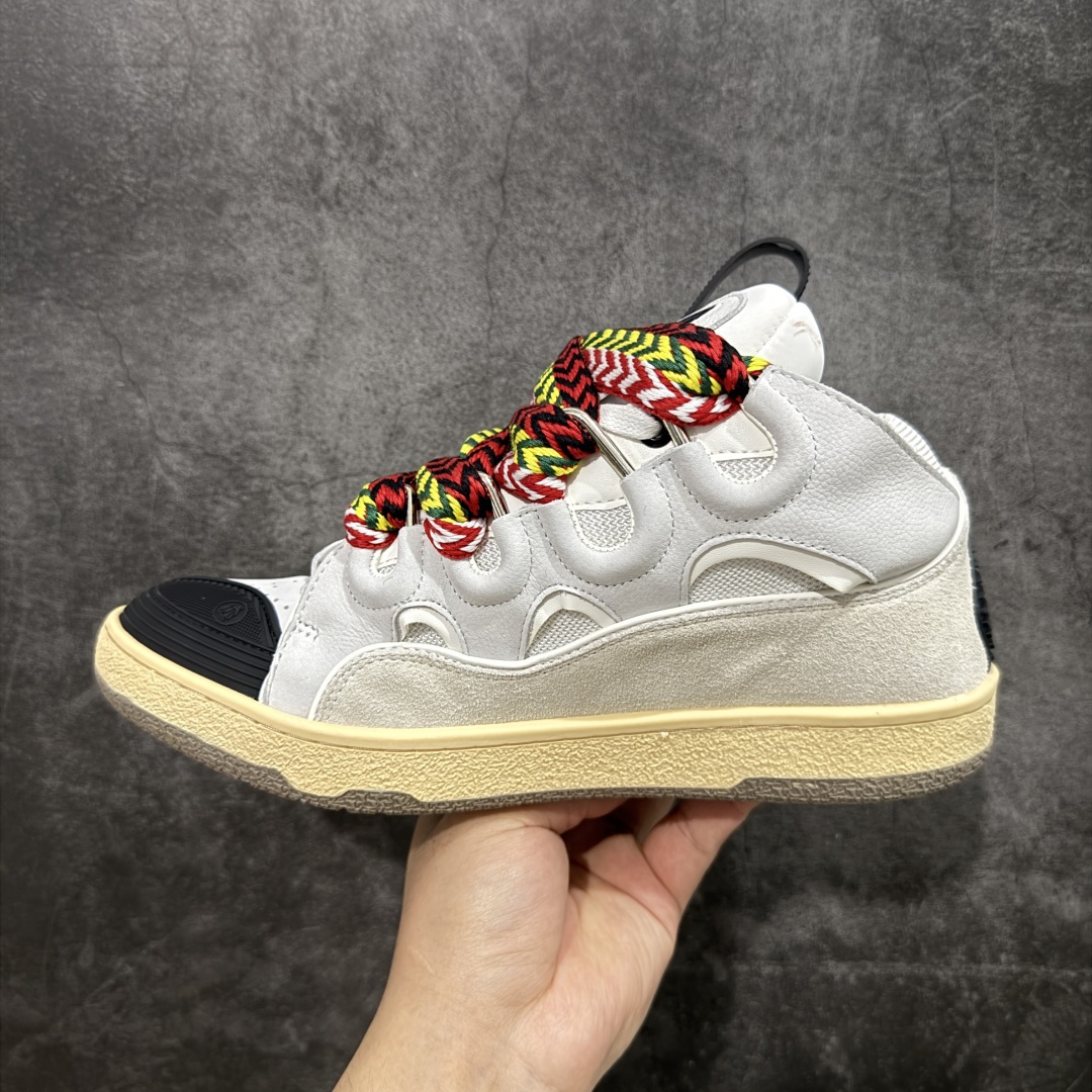 图片[2]-【X1莞产顶级】 原版一比一开发 高订制版全网独家 市售顶级版本 外贸鬼佬指令订单最大到47 Lanvin Curb Sneakers 浪凡面包鞋 基础款经典色东莞纯原 高端定制版 LANVIN浪凡三代 最新走秀款Curb系列 休闲运动面包鞋 官网一出热度火爆整个全球 各大网红也疯狂上脚 原版一比一开模重工艺制作 全鞋身采用东莞代工厂进口牛皮/环保牛反绒 进口电脑针车 数控针距精准无差 鞋头面冲孔整齐利落 金钢网织物 随机3D电喷泼墨 原磨具私模双色TPU大底 内里柔软透气太空棉面料 原版一致定制鞋带 全套原版一致包装。 尺码：35 36 37 38 39 40 41 42 43 44 45 46 47-选品中心