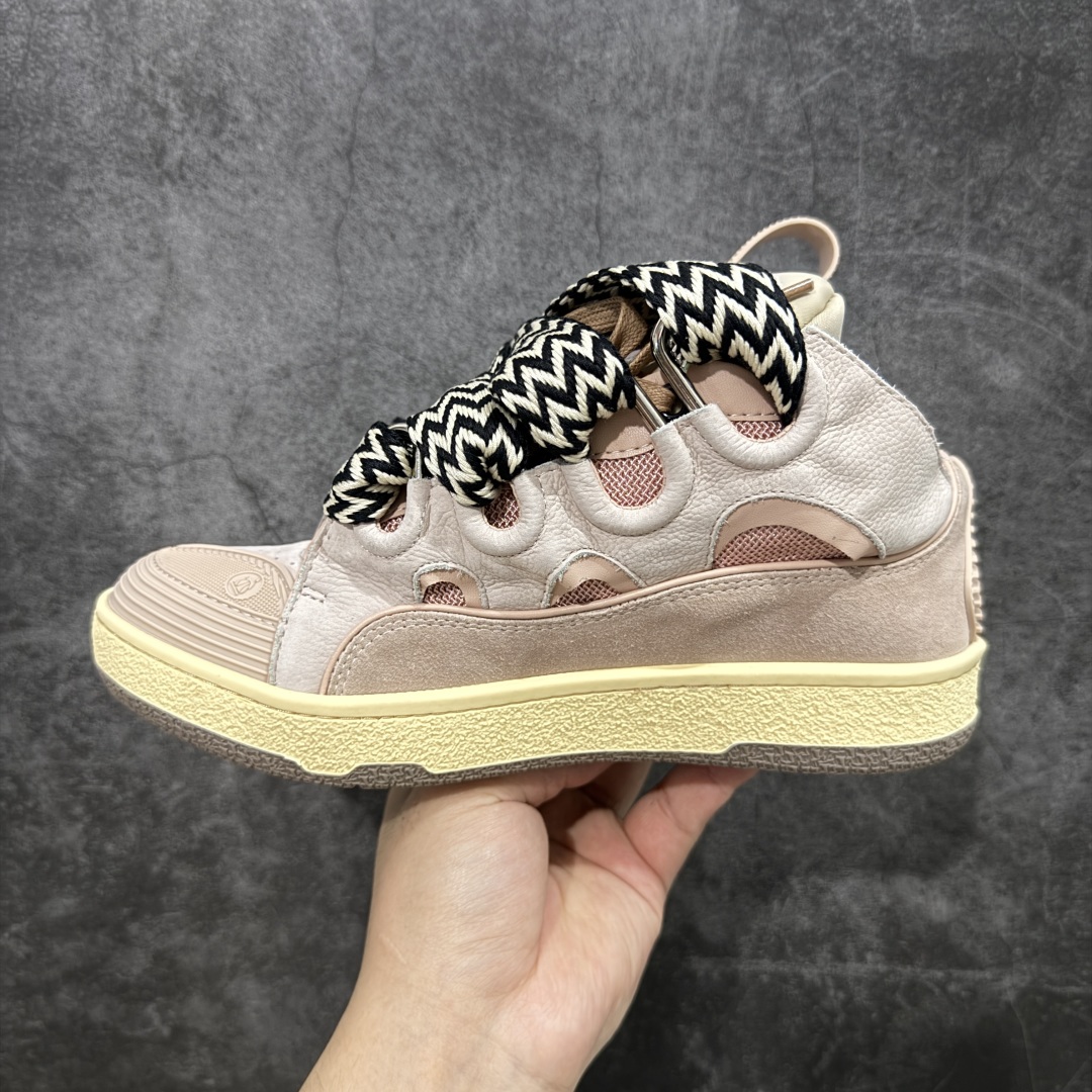 图片[2]-【X1莞产顶级】 原版一比一开发 高订制版全网独家 市售顶级版本 外贸鬼佬指令订单最大到47 Lanvin Curb Sneakers 浪凡面包鞋 基础款经典色东莞纯原 高端定制版 LANVIN浪凡三代 最新走秀款Curb系列 休闲运动面包鞋 官网一出热度火爆整个全球 各大网红也疯狂上脚 原版一比一开模重工艺制作 全鞋身采用东莞代工厂进口牛皮/环保牛反绒 进口电脑针车 数控针距精准无差 鞋头面冲孔整齐利落 金钢网织物 随机3D电喷泼墨 原磨具私模双色TPU大底 内里柔软透气太空棉面料 原版一致定制鞋带 全套原版一致包装。 尺码：35 36 37 38 39 40 41 42 43 44 45 46 47-选品中心