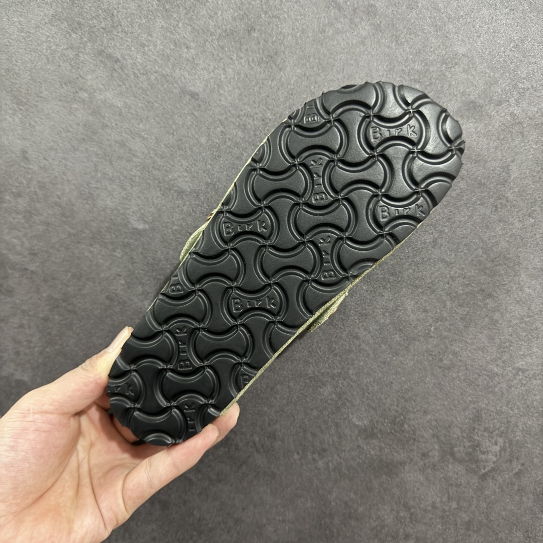 图片[9]-【广东顶级版】德国百年知名鞋履品牌·博肯Birkenstock 勃肯包拖系列 牛皮绒面革平底复古软木休闲鞋 勃肯包拖 市面顶级版本 原产品质 采用质地柔软牛皮绒面革 植入羊羔毛鞋垫和里衬材质 中底搭载缓震软木橡胶 尺码：35 36 37 38 39 40 41 42 43 44 45 46-选品中心