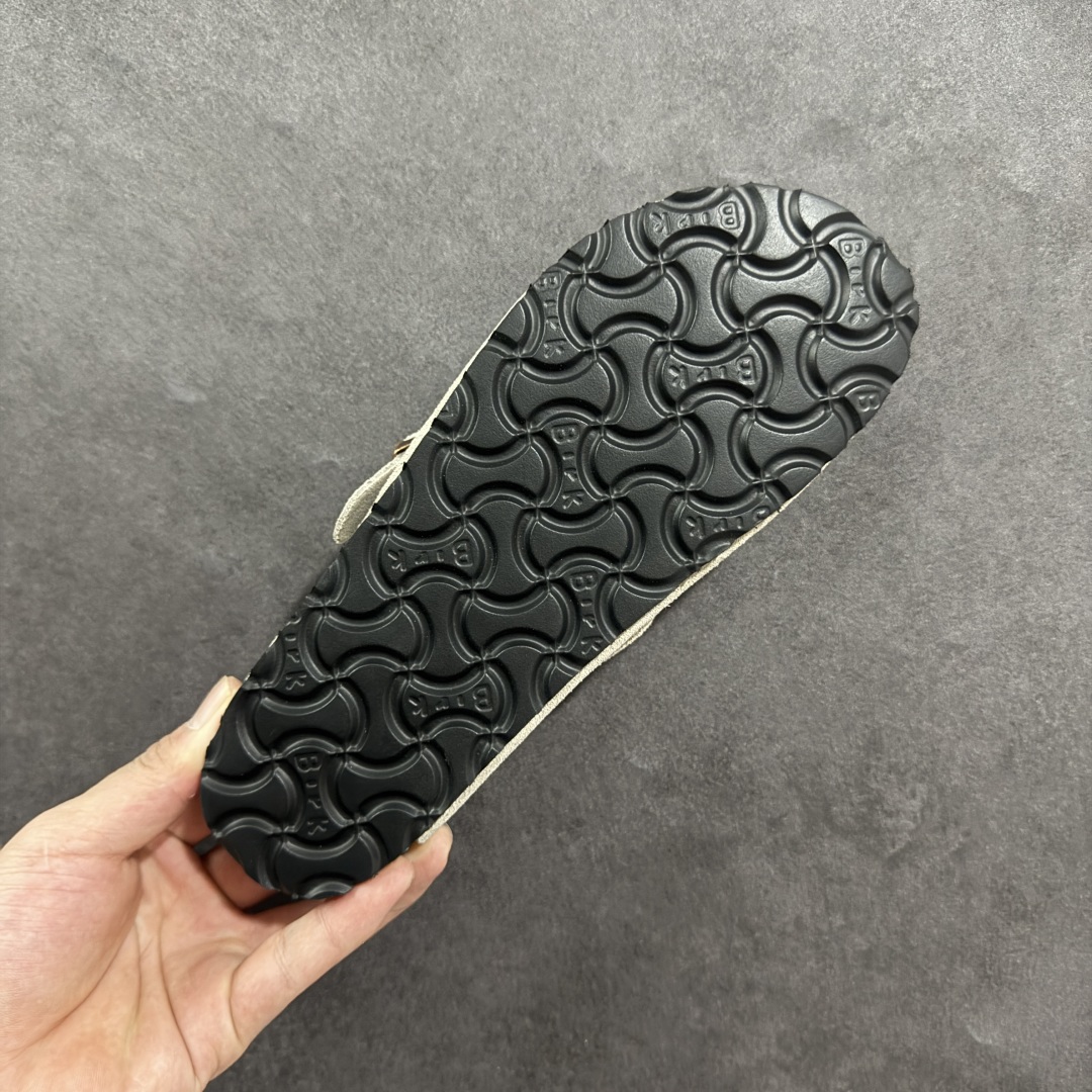 图片[9]-【广东顶级版】德国百年知名鞋履品牌·博肯Birkenstock 勃肯包拖系列 牛皮绒面革平底复古软木休闲鞋 勃肯包拖 市面顶级版本 原产品质 采用质地柔软牛皮绒面革 植入羊羔毛鞋垫和里衬材质 中底搭载缓震软木橡胶 尺码：35 36 37 38 39 40 41 42 43 44 45 46-选品中心