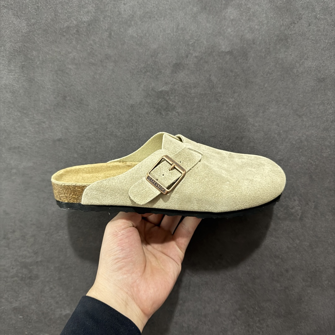【广东顶级版】德国百年知名鞋履品牌·博肯Birkenstock 勃肯包拖系列 牛皮绒面革平底复古软木休闲鞋 勃肯包拖 市面顶级版本 原产品质 采用质地柔软牛皮绒面革 植入羊羔毛鞋垫和里衬材质 中底搭载缓震软木橡胶 尺码:35 36 37 38 39 40 41 42 43 44 45 46-选品中心