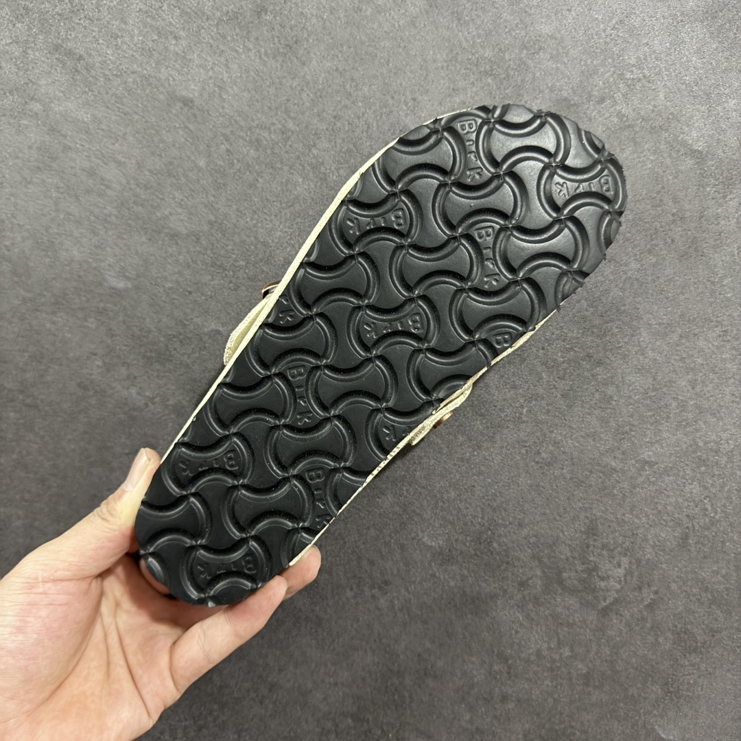 图片[9]-【广东顶级版】德国百年知名鞋履品牌·博肯Birkenstock 勃肯包拖系列 牛皮绒面革平底复古软木休闲鞋 勃肯包拖 市面顶级版本 原产品质 采用质地柔软牛皮绒面革 植入羊羔毛鞋垫和里衬材质 中底搭载缓震软木橡胶 尺码：35 36 37 38 39 40 41 42 43 44 45 46-选品中心