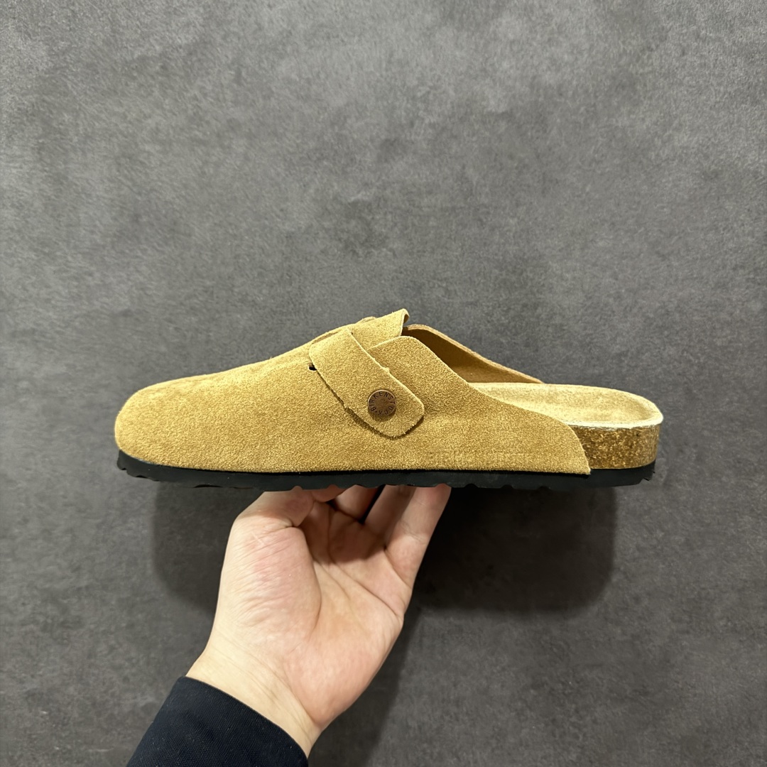 图片[2]-【广东顶级版】德国百年知名鞋履品牌·博肯Birkenstock 勃肯包拖系列 牛皮绒面革平底复古软木休闲鞋 勃肯包拖 市面顶级版本 原产品质 采用质地柔软牛皮绒面革 植入羊羔毛鞋垫和里衬材质 中底搭载缓震软木橡胶 尺码：35 36 37 38 39 40 41 42 43 44 45 46-选品中心