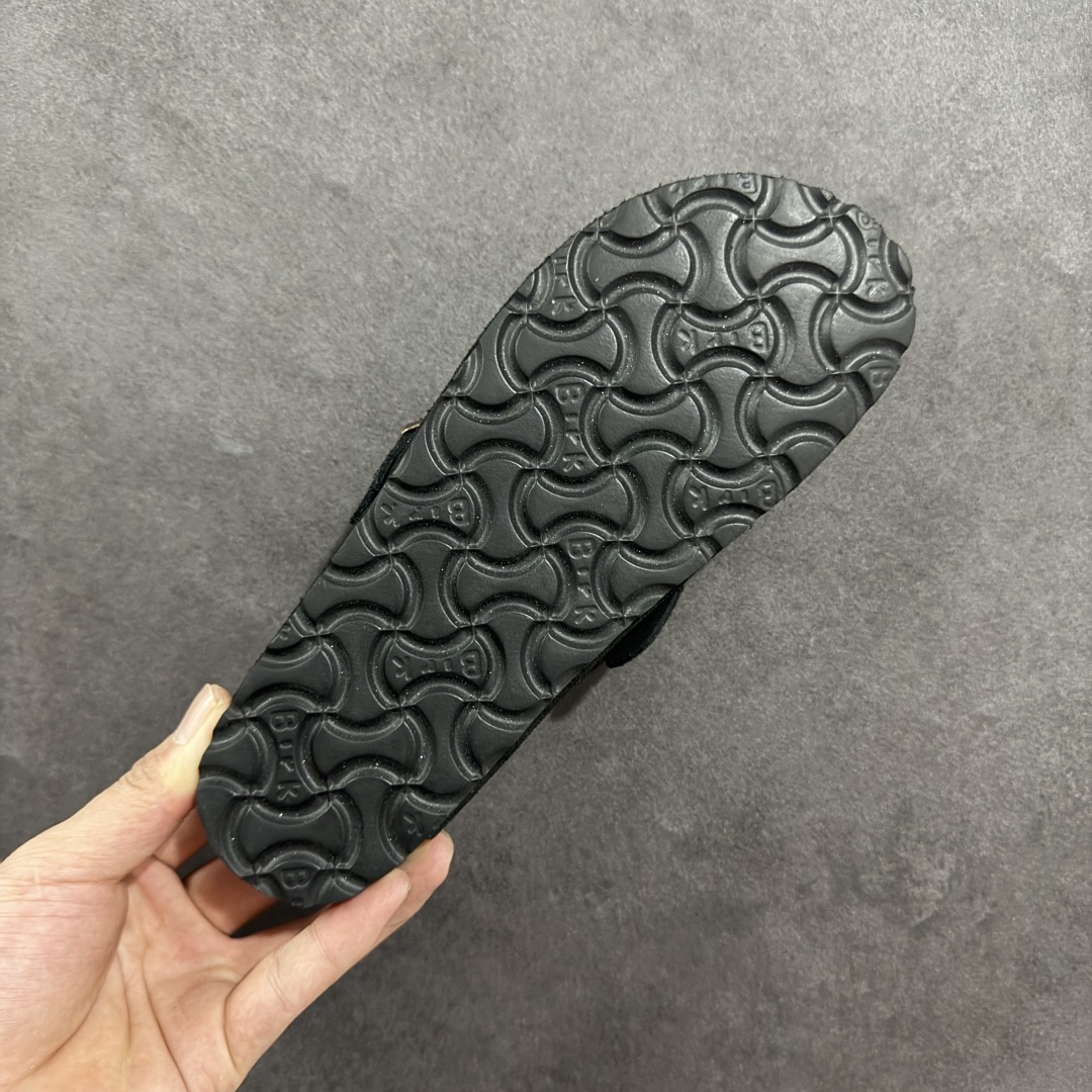 图片[9]-【广东顶级版】德国百年知名鞋履品牌·博肯Birkenstock 勃肯包拖系列 牛皮绒面革平底复古软木休闲鞋 勃肯包拖 市面顶级版本 原产品质 采用质地柔软牛皮绒面革 植入羊羔毛鞋垫和里衬材质 中底搭载缓震软木橡胶 尺码：35 36 37 38 39 40 41 42 43 44 45 46-选品中心