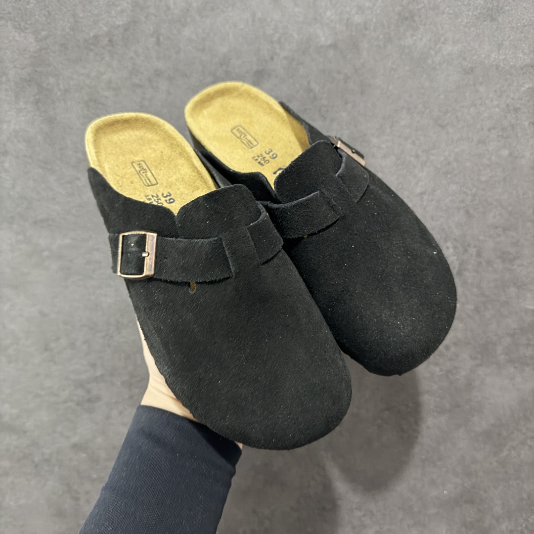 【广东顶级版】德国百年知名鞋履品牌·博肯Birkenstock 勃肯包拖系列 牛皮绒面革平底复古软木休闲鞋 勃肯包拖 市面顶级版本 原产品质 采用质地柔软牛皮绒面革 植入羊羔毛鞋垫和里衬材质 中底搭载缓震软木橡胶 尺码:35 36 37 38 39 40 41 42 43 44 45 46-选品中心