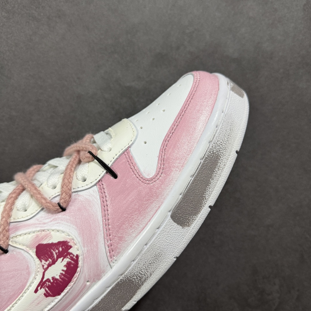 图片[4]-【定制版】NK Court Vision 1 “镜之魅影”手绘涂鸦定制板鞋 BQ5448-216 在那幽谧昏暗的房间里，一面古老的镜子静静伫立，镜面斑驳，裂痕交错，镜之魅影，它不仅是一面镜子的神秘力量，更是我们内心深处对自我的追寻和探索。 尺码：36 36.5 37.5 38 38.5 39 40 40.5 41 42 42.5 43 44 44.5 45-选品中心