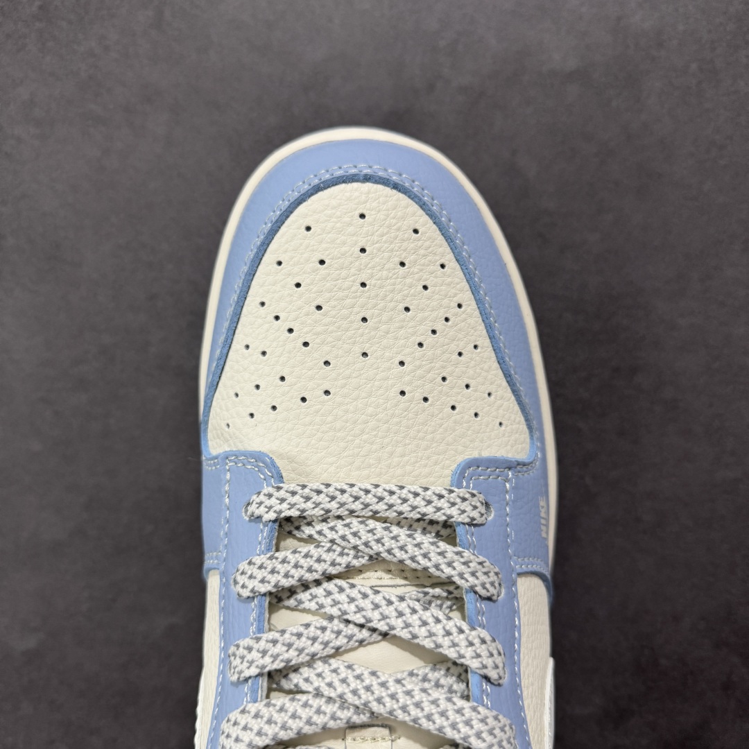 图片[8]-【定制版】Nike SB Dunk Low 斯图西联名 大学蓝花勾 周年高端定制 低帮休闲板鞋 XS6089-591  #定制鞋盒 大厂纯原品质出货 超高清洁度 皮料切割干净无任何毛边 细节完美   尺码：36 36.5 37.5 38 36.5 39 40 40.5 41 42 42.5 43 44 44.5 45-选品中心