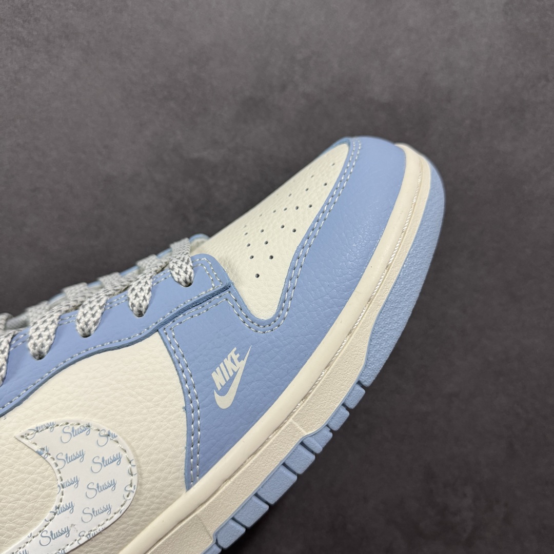 图片[5]-【定制版】Nike SB Dunk Low 斯图西联名 大学蓝花勾 周年高端定制 低帮休闲板鞋 XS6089-591  #定制鞋盒 大厂纯原品质出货 超高清洁度 皮料切割干净无任何毛边 细节完美   尺码：36 36.5 37.5 38 36.5 39 40 40.5 41 42 42.5 43 44 44.5 45-选品中心