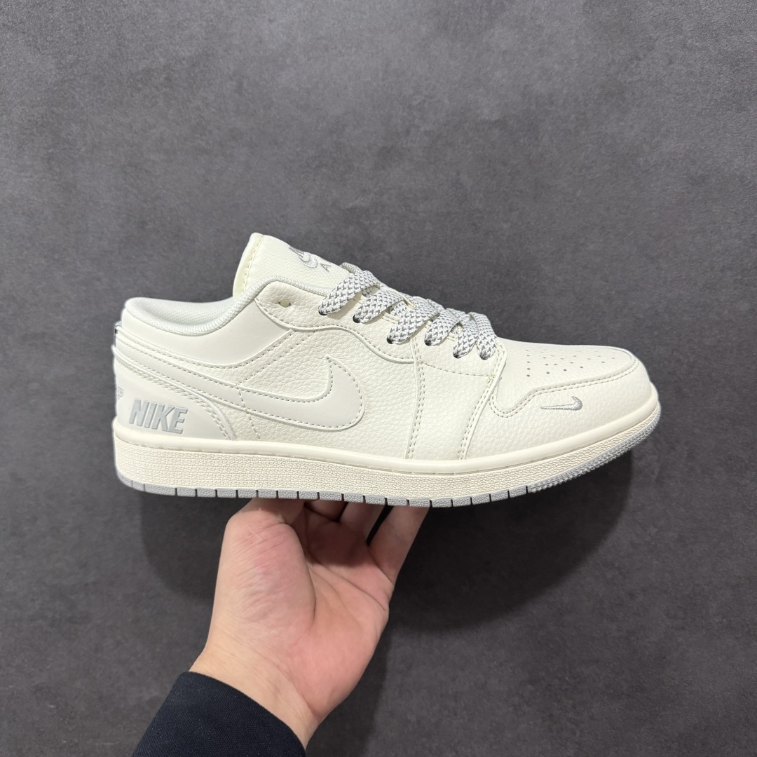 【定制版】Air Jordan 1 Low AJ1 乔1耐克联名 简约米灰底 高端定制 低帮复古篮球鞋 XX3168-187  #定制鞋盒 大厂纯原品质出货 超高清洁度 皮料切割干净无任何毛边 细节完美   尺码:36 36.5 37.5 38 36.5 39 40 40.5 41 42 42.5 43 44 44.5 45-选品中心
