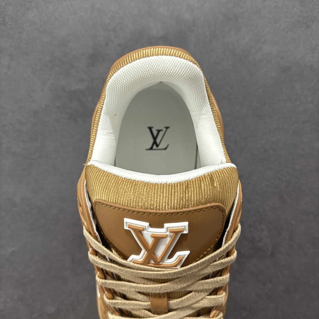 图片[7]-【广东纯原版本】LV trainer 2025限定系列休闲运动篮球鞋 滑板鞋 顶级代购版本 ————————— 颜值担当 上脚帅炸，每个颜色都是巨巨巨好看！潮人必备单品🛍 原版订制压纹粒面小牛皮（非市面超纤皮 大家要区分！）对称老花纹水洗牛仔布；所有配件辅料都是按照原版1：1定制的 就连鞋带的配色都是1：1订做。原版一致私模TPU大底。很多心机小设计必须有原版才看得的到做的好，精品就是在于细节！原版一致芯片吊牌 感应直接进入lv 官网😏 代购天花板级别 全套原装飞机盒包装 请认准我家品质‼ 请注意区分市面通货材料！ 尺码：35-46-选品中心