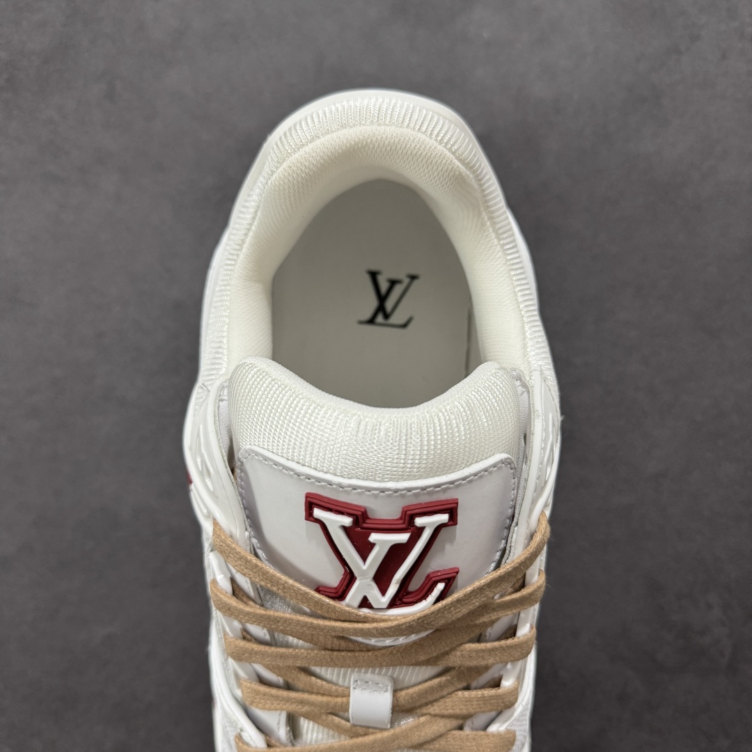 图片[7]-【广东纯原版本】LV trainer 2025限定系列休闲运动篮球鞋 滑板鞋 顶级代购版本 ————————— 颜值担当 上脚帅炸，每个颜色都是巨巨巨好看！潮人必备单品🛍 原版订制压纹粒面小牛皮（非市面超纤皮 大家要区分！）对称老花纹水洗牛仔布；所有配件辅料都是按照原版1：1定制的 就连鞋带的配色都是1：1订做。原版一致私模TPU大底。很多心机小设计必须有原版才看得的到做的好，精品就是在于细节！原版一致芯片吊牌 感应直接进入lv 官网😏 代购天花板级别 全套原装飞机盒包装 请认准我家品质‼ 请注意区分市面通货材料！ 尺码：35-46-选品中心