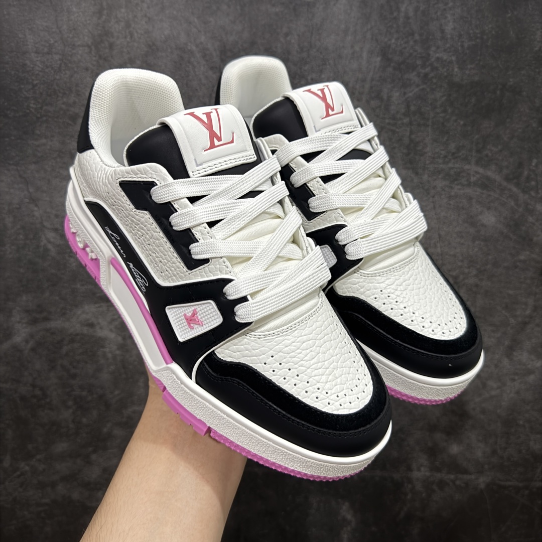 图片[8]-【顶级性价比版本】LV Trainer 双层飞机礼盒 中高端品质 价格超值不杀猪 非市面假特价版本 广东产 顶级品质 真材实料 不偷材料 市售数一数二的好货 放眼市场同价格绝对找不到比他更好的货⚠️ 工厂长期补货 价格优势供应 所有配色均原版购入开发打造 正确原版 超高还原度 空胶工艺 各细节到位 鞋面为细柔小牛皮 厚实织物鞋带正确扣子配件 正确牛仔布料无色差 图案对版对位 白色软质荔枝皮 老花压印到位 细节 版型全都没毛病 正确鞋垫 中高端零售 杀猪这个版本没毛病 品质见实拍 无需过多文案赘述！ 尺码： 35-45-选品中心