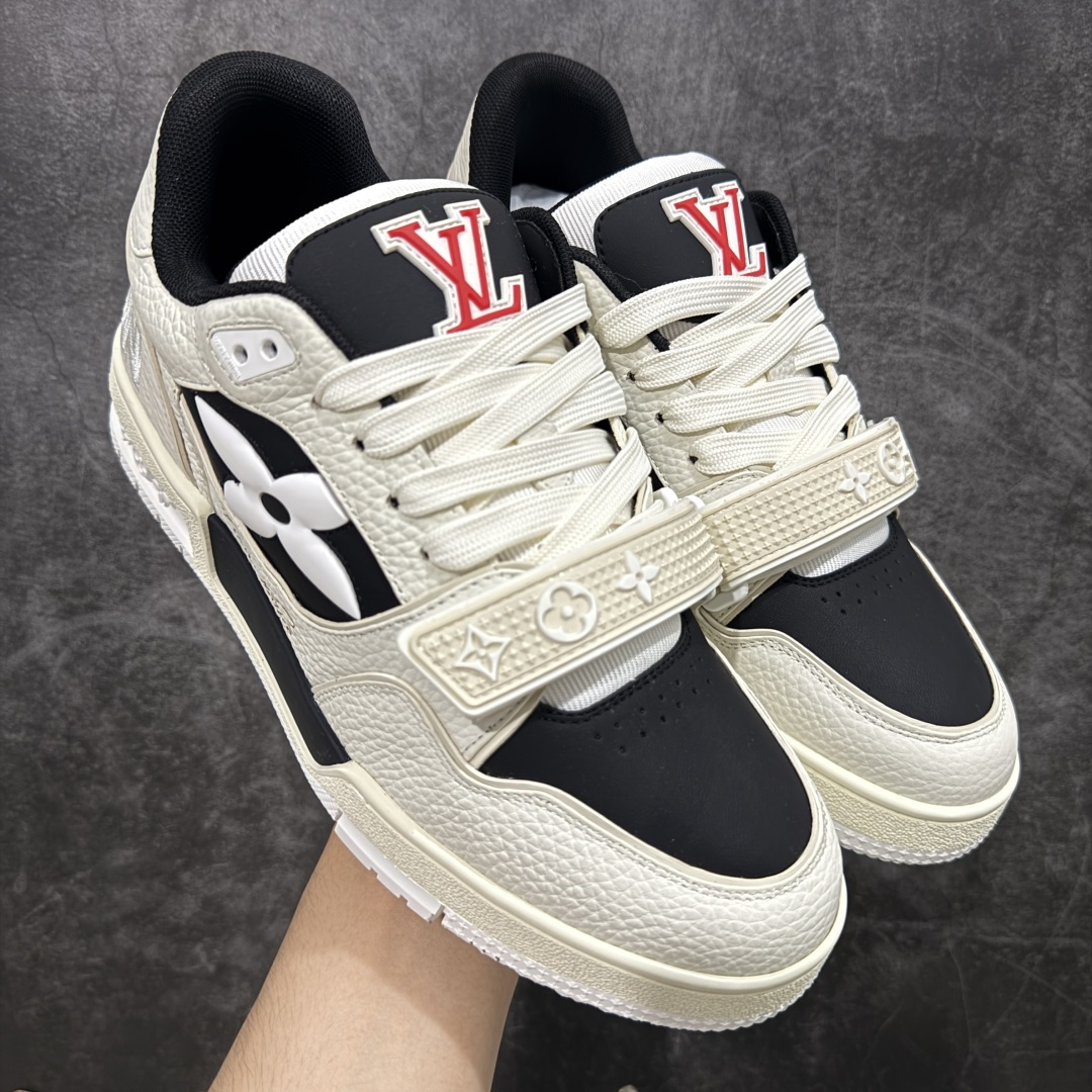 【顶级性价比版本】LV Trainer 双层飞机礼盒 中高端品质 价格超值不杀猪 非市面假特价版本 广东产 顶级品质 真材实料 不偷材料 市售数一数二的好货 放眼市场同价格绝对找不到比他更好的货⚠️ 工厂长期补货 价格优势供应 所有配色均原版购入开发打造 正确原版 超高还原度 空胶工艺 各细节到位 鞋面为细柔小牛皮 厚实织物鞋带正确扣子配件 正确牛仔布料无色差 图案对版对位 白色软质荔枝皮 老花压印到位 细节 版型全都没毛病 正确鞋垫 中高端零售 杀猪这个版本没毛病 品质见实拍 无需过多文案赘述! 尺码: 35-45-选品中心