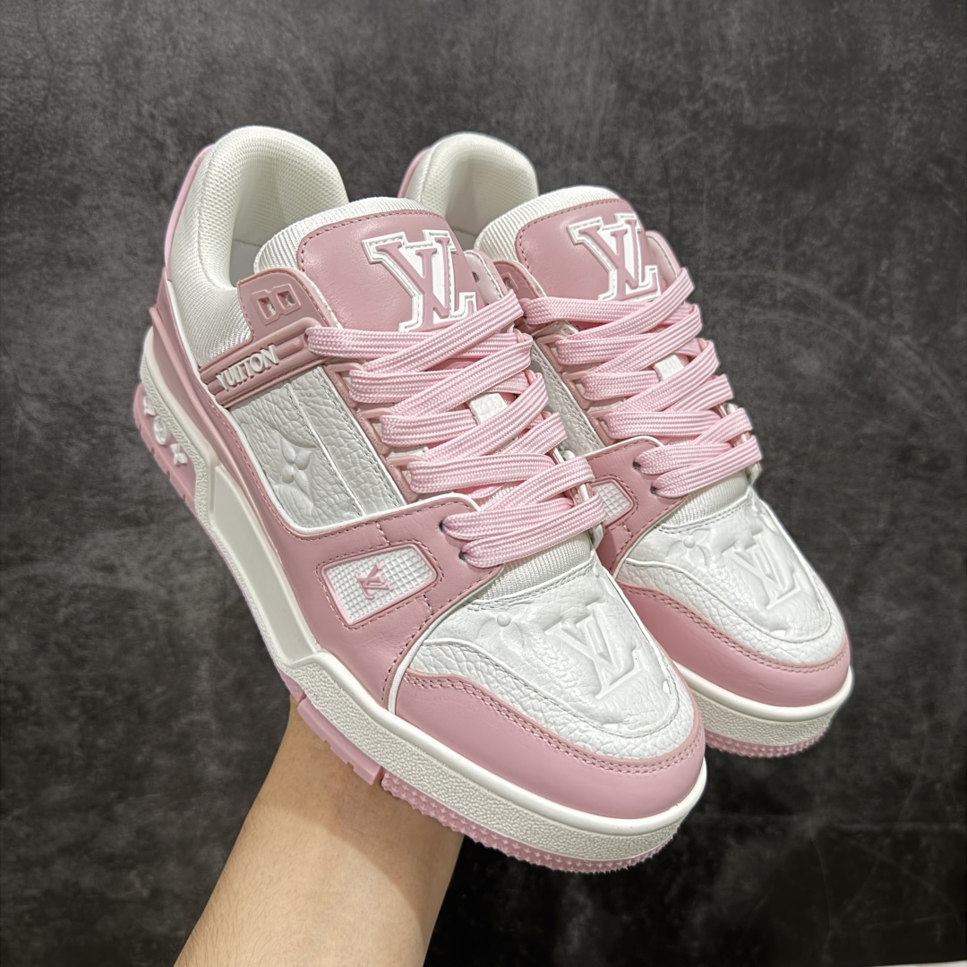 图片[3]-【顶级性价比版本】LV Trainer 双层飞机礼盒 中高端品质 价格超值不杀猪 非市面假特价版本 广东产 顶级品质 真材实料 不偷材料 市售数一数二的好货 放眼市场同价格绝对找不到比他更好的货⚠️ 工厂长期补货 价格优势供应 所有配色均原版购入开发打造 正确原版 超高还原度 空胶工艺 各细节到位 鞋面为细柔小牛皮 厚实织物鞋带正确扣子配件 正确牛仔布料无色差 图案对版对位 白色软质荔枝皮 老花压印到位 细节 版型全都没毛病 正确鞋垫 中高端零售 杀猪这个版本没毛病 品质见实拍 无需过多文案赘述！ 尺码： 35-45-选品中心