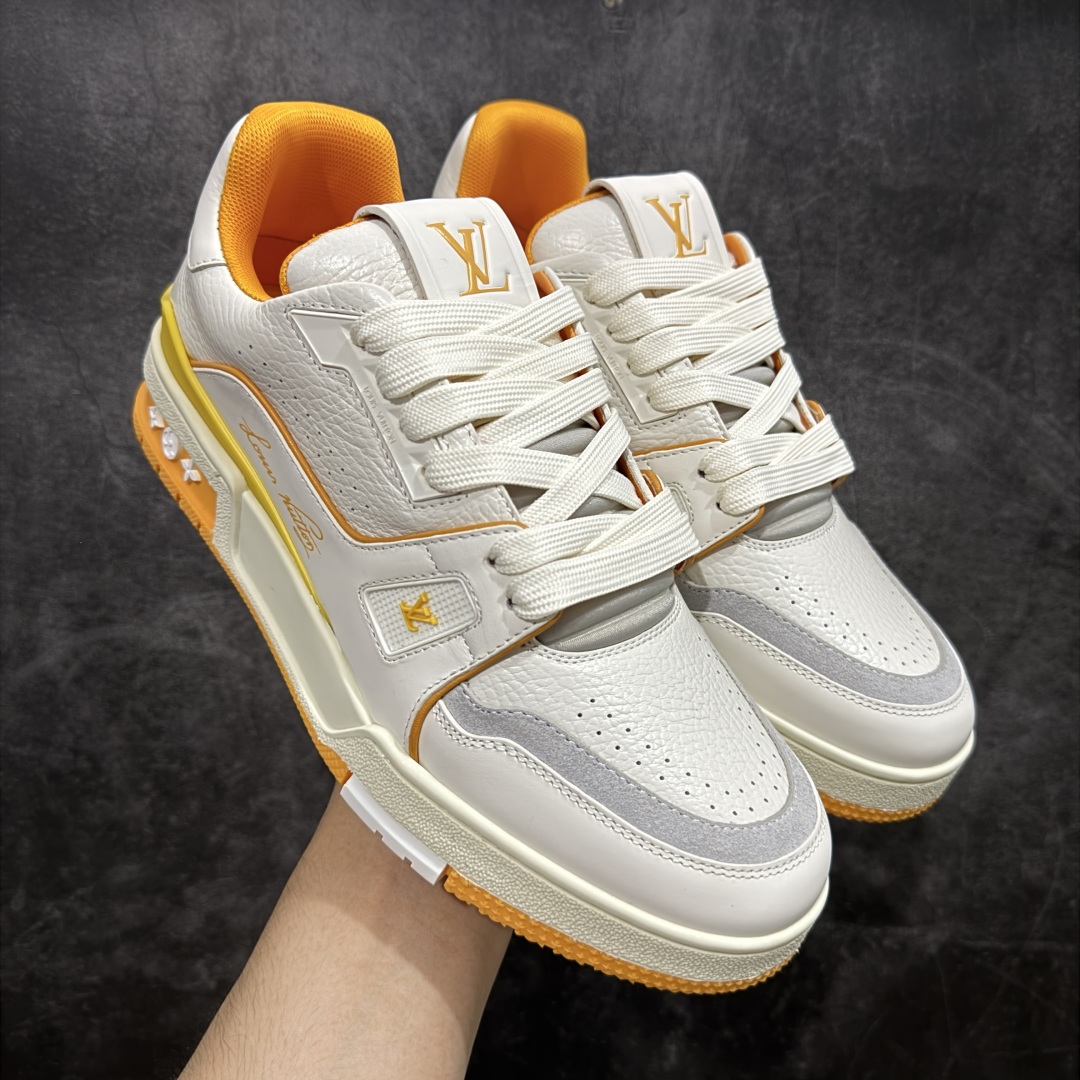 图片[11]-【顶级性价比版本】LV Trainer 双层飞机礼盒 中高端品质 价格超值不杀猪 非市面假特价版本 广东产 顶级品质 真材实料 不偷材料 市售数一数二的好货 放眼市场同价格绝对找不到比他更好的货⚠️ 工厂长期补货 价格优势供应 所有配色均原版购入开发打造 正确原版 超高还原度 空胶工艺 各细节到位 鞋面为细柔小牛皮 厚实织物鞋带正确扣子配件 正确牛仔布料无色差 图案对版对位 白色软质荔枝皮 老花压印到位 细节 版型全都没毛病 正确鞋垫 中高端零售 杀猪这个版本没毛病 品质见实拍 无需过多文案赘述！ 尺码： 35-45-选品中心