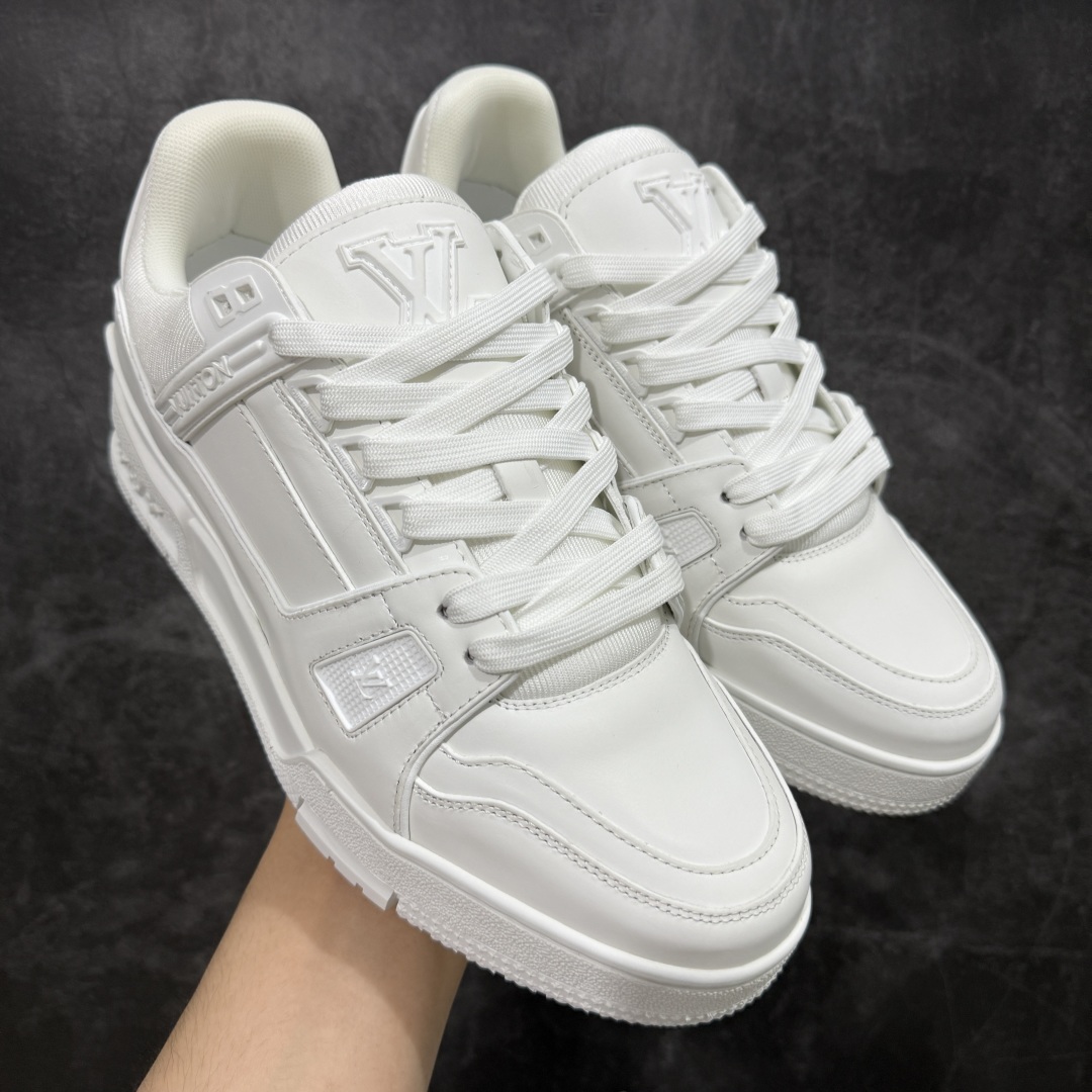 图片[7]-【顶级性价比版本】LV Trainer 双层飞机礼盒 中高端品质 价格超值不杀猪 非市面假特价版本 广东产 顶级品质 真材实料 不偷材料 市售数一数二的好货 放眼市场同价格绝对找不到比他更好的货⚠️ 工厂长期补货 价格优势供应 所有配色均原版购入开发打造 正确原版 超高还原度 空胶工艺 各细节到位 鞋面为细柔小牛皮 厚实织物鞋带正确扣子配件 正确牛仔布料无色差 图案对版对位 白色软质荔枝皮 老花压印到位 细节 版型全都没毛病 正确鞋垫 中高端零售 杀猪这个版本没毛病 品质见实拍 无需过多文案赘述！ 尺码： 35-45-选品中心