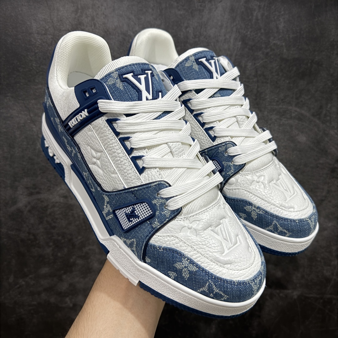 图片[15]-【顶级性价比版本】LV Trainer 双层飞机礼盒 中高端品质 价格超值不杀猪 非市面假特价版本 广东产 顶级品质 真材实料 不偷材料 市售数一数二的好货 放眼市场同价格绝对找不到比他更好的货⚠️ 工厂长期补货 价格优势供应 所有配色均原版购入开发打造 正确原版 超高还原度 空胶工艺 各细节到位 鞋面为细柔小牛皮 厚实织物鞋带正确扣子配件 正确牛仔布料无色差 图案对版对位 白色软质荔枝皮 老花压印到位 细节 版型全都没毛病 正确鞋垫 中高端零售 杀猪这个版本没毛病 品质见实拍 无需过多文案赘述！ 尺码： 35-45-选品中心