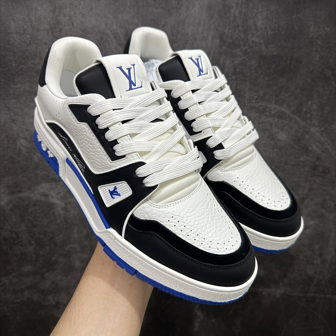 图片[13]-【顶级性价比版本】LV Trainer 双层飞机礼盒 中高端品质 价格超值不杀猪 非市面假特价版本 广东产 顶级品质 真材实料 不偷材料 市售数一数二的好货 放眼市场同价格绝对找不到比他更好的货⚠️ 工厂长期补货 价格优势供应 所有配色均原版购入开发打造 正确原版 超高还原度 空胶工艺 各细节到位 鞋面为细柔小牛皮 厚实织物鞋带正确扣子配件 正确牛仔布料无色差 图案对版对位 白色软质荔枝皮 老花压印到位 细节 版型全都没毛病 正确鞋垫 中高端零售 杀猪这个版本没毛病 品质见实拍 无需过多文案赘述！ 尺码： 35-45-选品中心