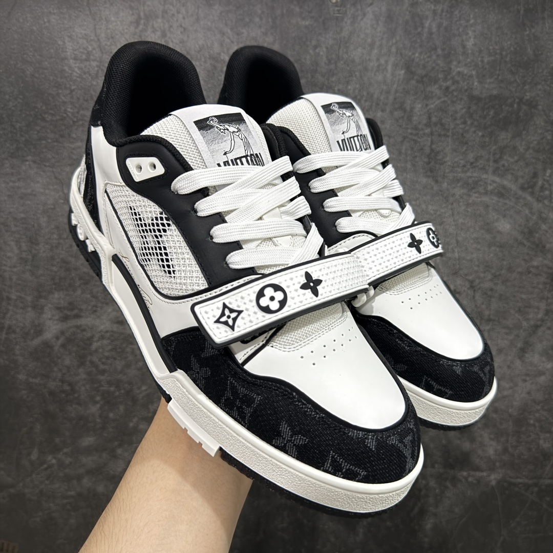 图片[2]-【顶级性价比版本】LV Trainer 双层飞机礼盒 中高端品质 价格超值不杀猪 非市面假特价版本 广东产 顶级品质 真材实料 不偷材料 市售数一数二的好货 放眼市场同价格绝对找不到比他更好的货⚠️ 工厂长期补货 价格优势供应 所有配色均原版购入开发打造 正确原版 超高还原度 空胶工艺 各细节到位 鞋面为细柔小牛皮 厚实织物鞋带正确扣子配件 正确牛仔布料无色差 图案对版对位 白色软质荔枝皮 老花压印到位 细节 版型全都没毛病 正确鞋垫 中高端零售 杀猪这个版本没毛病 品质见实拍 无需过多文案赘述！ 尺码： 35-45-选品中心