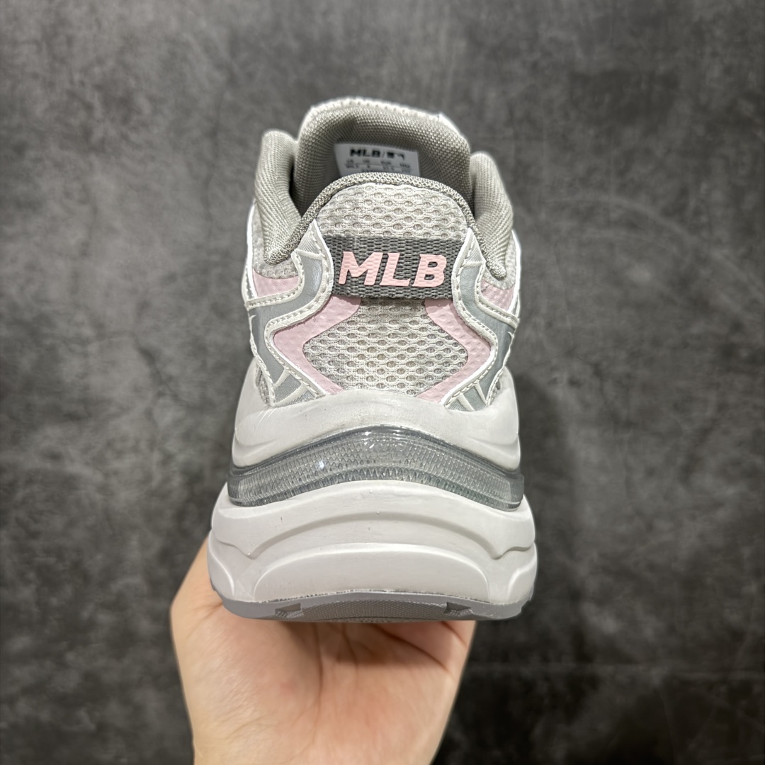 图片[4]-【纯原版】MLB Winner Chunky 25新款 NY百搭舒适休闲潮流运动厚底增高 防滑耐磨 低帮 老爹鞋白粉色 潮流厚底时尚街头赛博老爹鞋 MLB官方同步出货 虞书欣等众多潮流明星同款 高弹双层MD大底 原楦原档案数据开发版型（完美鞋头弧度/后套收口效果🆚市面文案版本‼️） 原厂立体填充鞋舌海绵 中底注胶孔原数据开发模具大底原厂转印标市面上唯一纯原版本 原材料打造 内增高6cm 原厂1：1模具开发 原厂进口纳米材质 原厂 全套手提袋 原盒雷射防伪标包装 天猫订单品质 官网尺码：35 36 36.5 37.5 38 38.5 39 40-选品中心