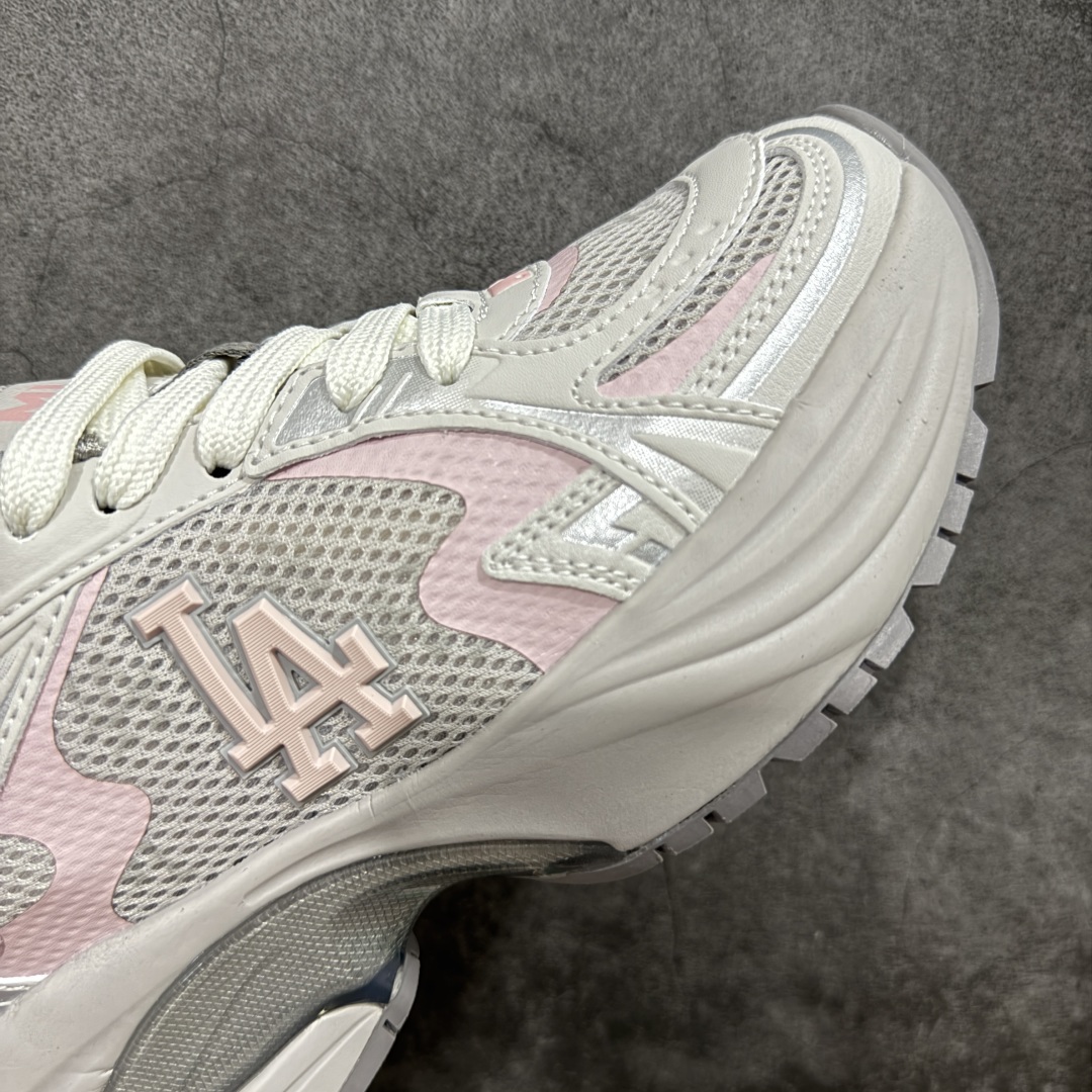 图片[6]-【纯原版】MLB Winner Chunky 25新款 NY百搭舒适休闲潮流运动厚底增高 防滑耐磨 低帮 老爹鞋白粉色 潮流厚底时尚街头赛博老爹鞋 MLB官方同步出货 虞书欣等众多潮流明星同款 高弹双层MD大底 原楦原档案数据开发版型（完美鞋头弧度/后套收口效果🆚市面文案版本‼️） 原厂立体填充鞋舌海绵 中底注胶孔原数据开发模具大底原厂转印标市面上唯一纯原版本 原材料打造 内增高6cm 原厂1：1模具开发 原厂进口纳米材质 原厂 全套手提袋 原盒雷射防伪标包装 天猫订单品质 官网尺码：35 36 36.5 37.5 38 38.5 39 40-选品中心