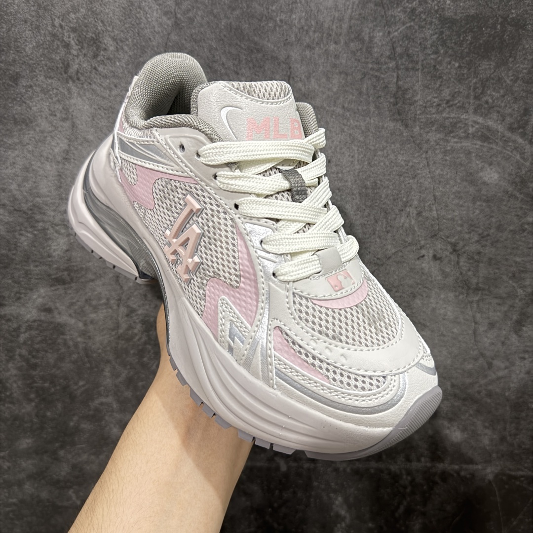 图片[3]-【纯原版】MLB Winner Chunky 25新款 NY百搭舒适休闲潮流运动厚底增高 防滑耐磨 低帮 老爹鞋白粉色 潮流厚底时尚街头赛博老爹鞋 MLB官方同步出货 虞书欣等众多潮流明星同款 高弹双层MD大底 原楦原档案数据开发版型（完美鞋头弧度/后套收口效果🆚市面文案版本‼️） 原厂立体填充鞋舌海绵 中底注胶孔原数据开发模具大底原厂转印标市面上唯一纯原版本 原材料打造 内增高6cm 原厂1：1模具开发 原厂进口纳米材质 原厂 全套手提袋 原盒雷射防伪标包装 天猫订单品质 官网尺码：35 36 36.5 37.5 38 38.5 39 40-选品中心